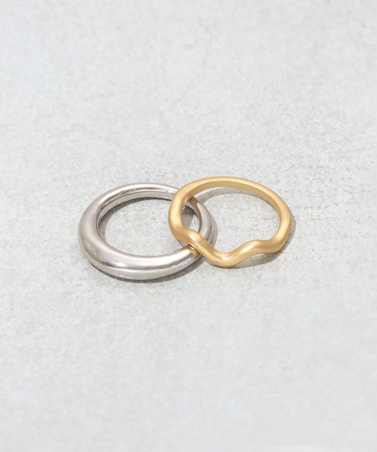 3COINS(スリーコインズ) ウネウネリング2個セット