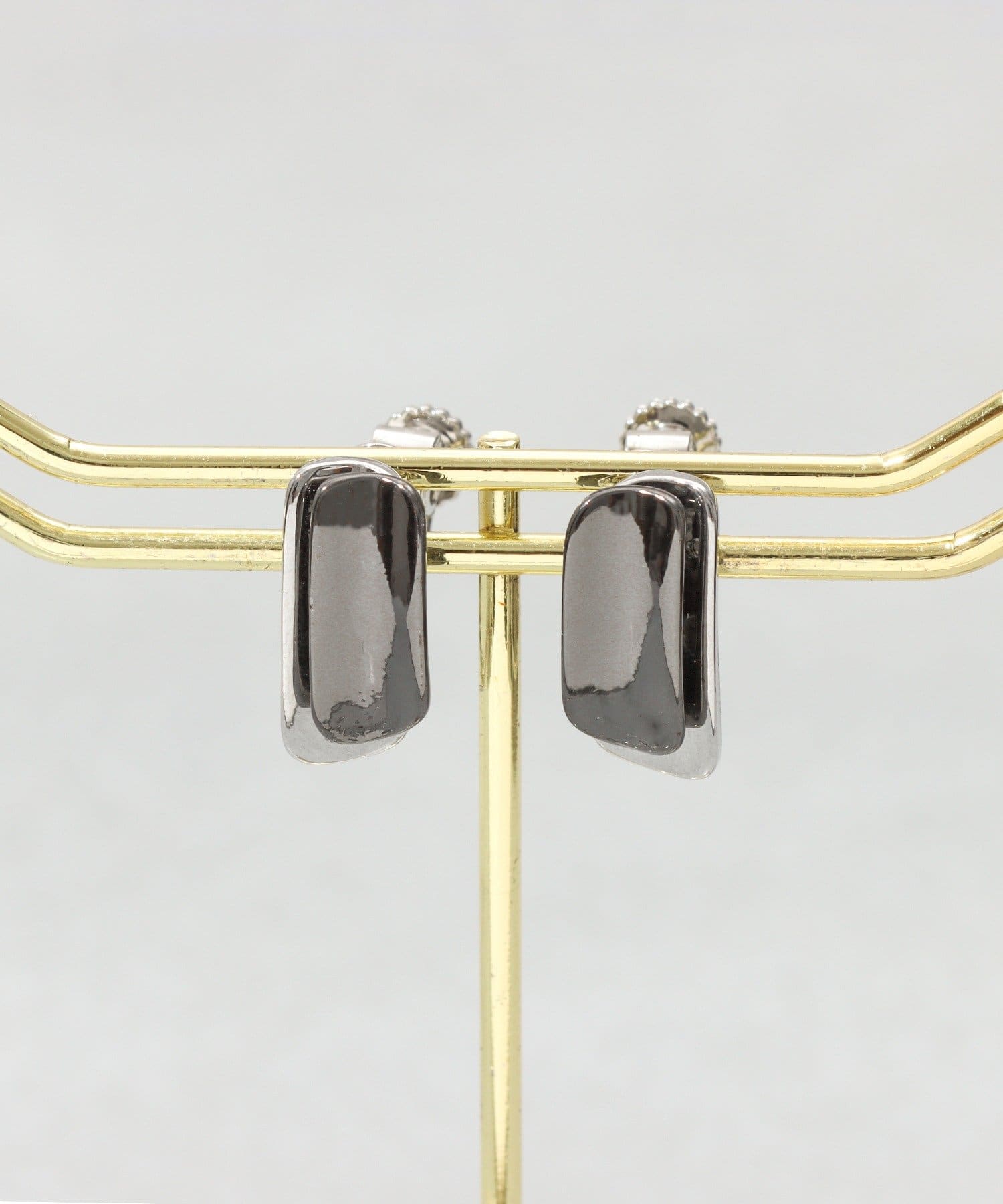 3COINS(スリーコインズ) ダブルメタルイヤリング