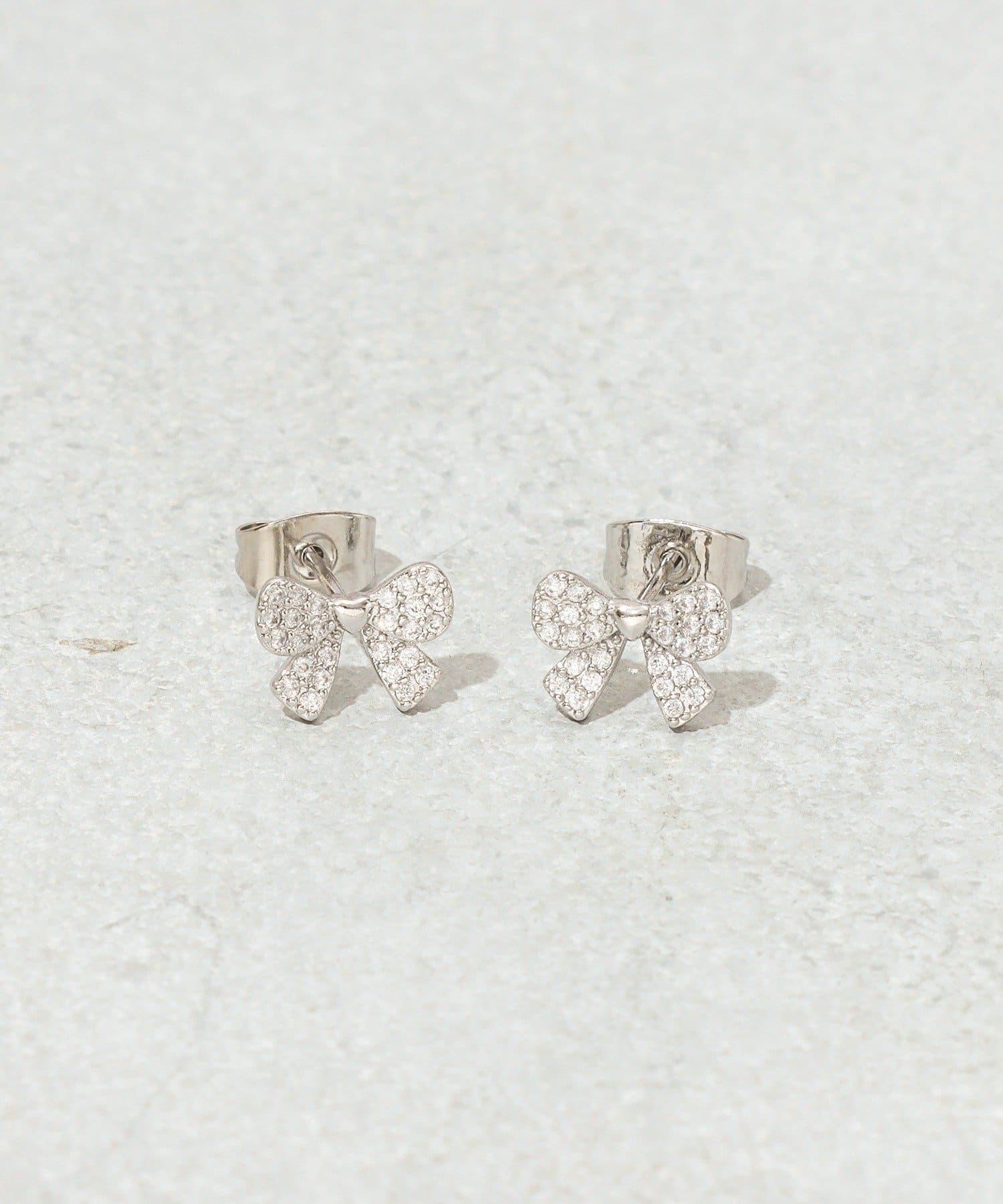 3COINS(スリーコインズ) キラキラリボンピアス