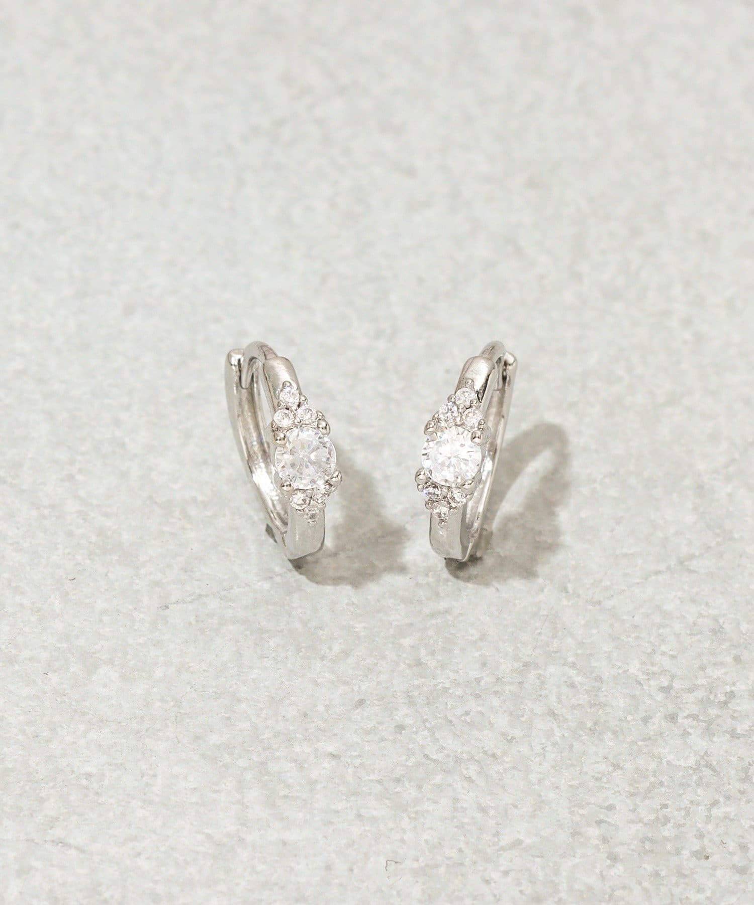 3COINS(スリーコインズ) キラキラワンタッチピアス