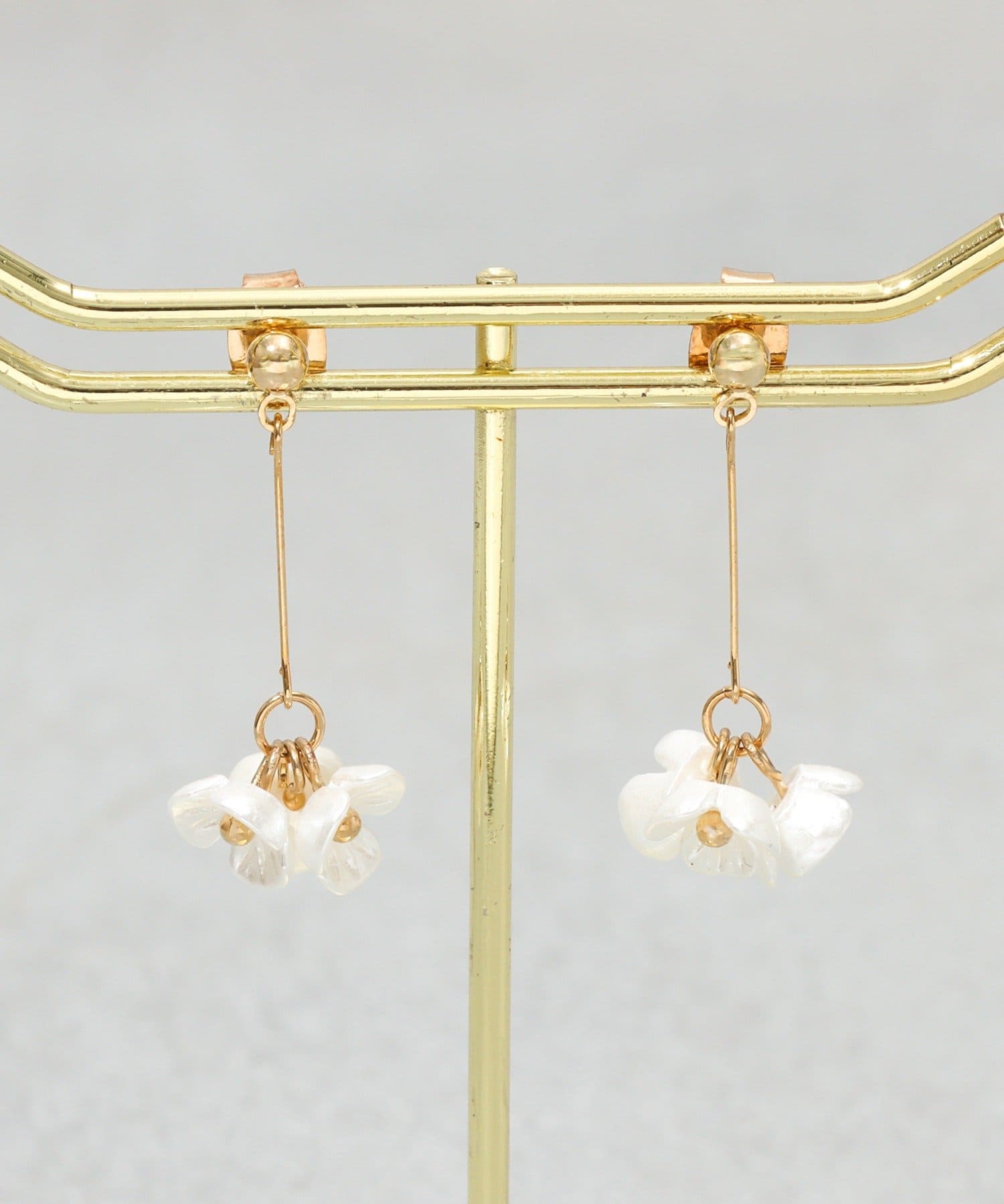3COINS(スリーコインズ) サガリフラワーピアス