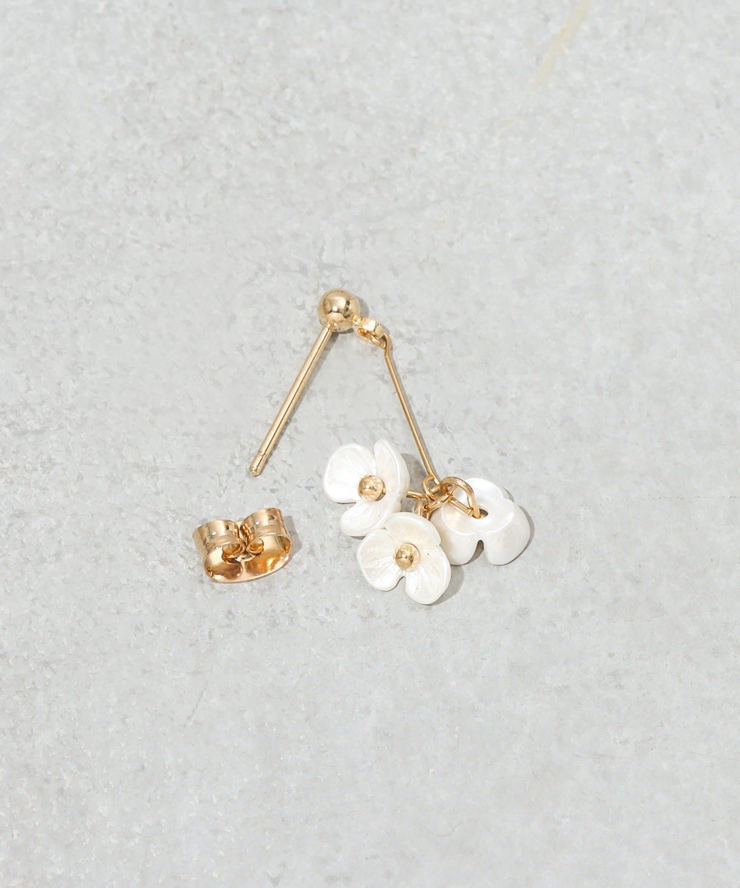 3COINS(スリーコインズ) サガリフラワーピアス