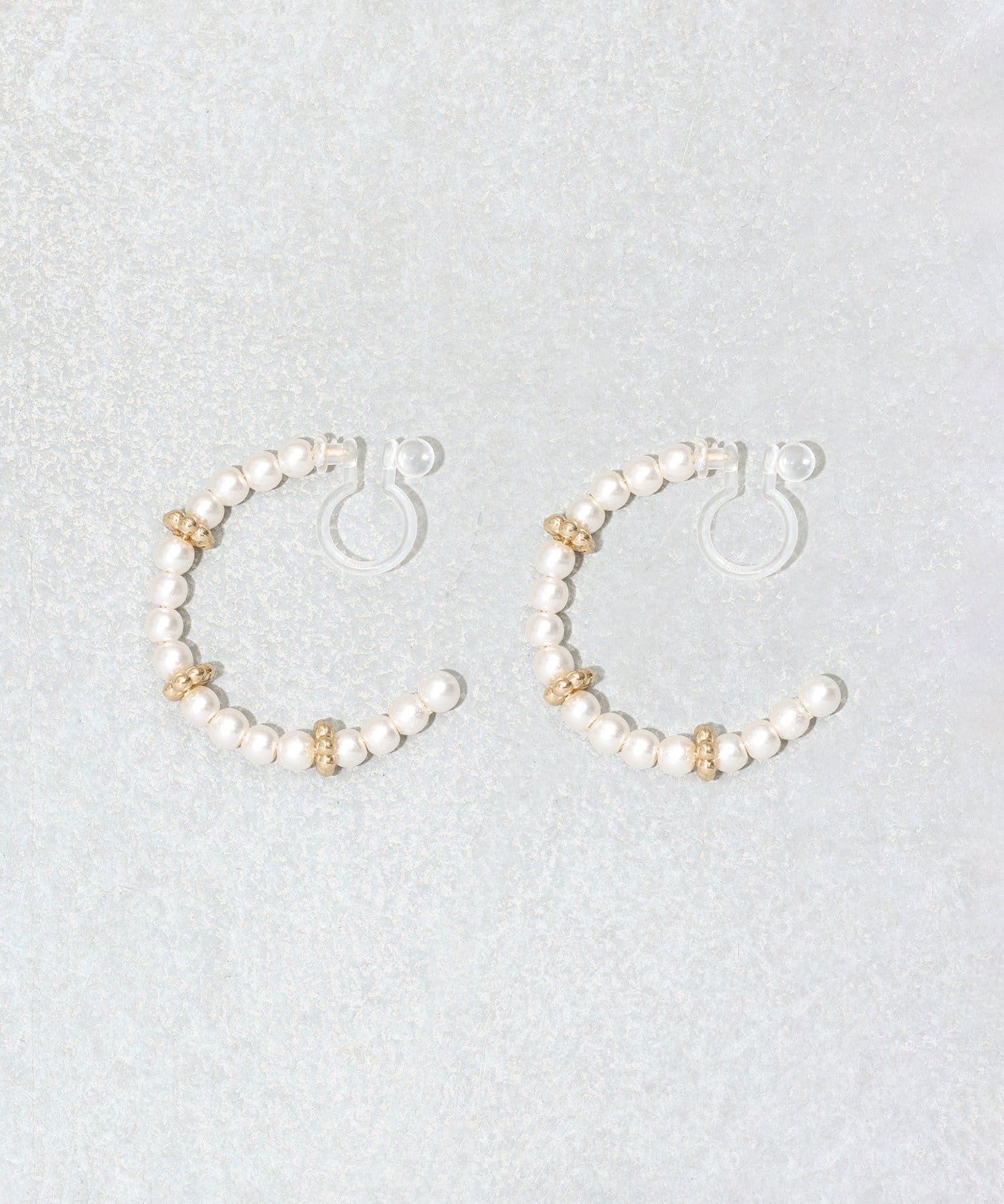 3COINS(スリーコインズ) パールフープ樹脂イヤリング