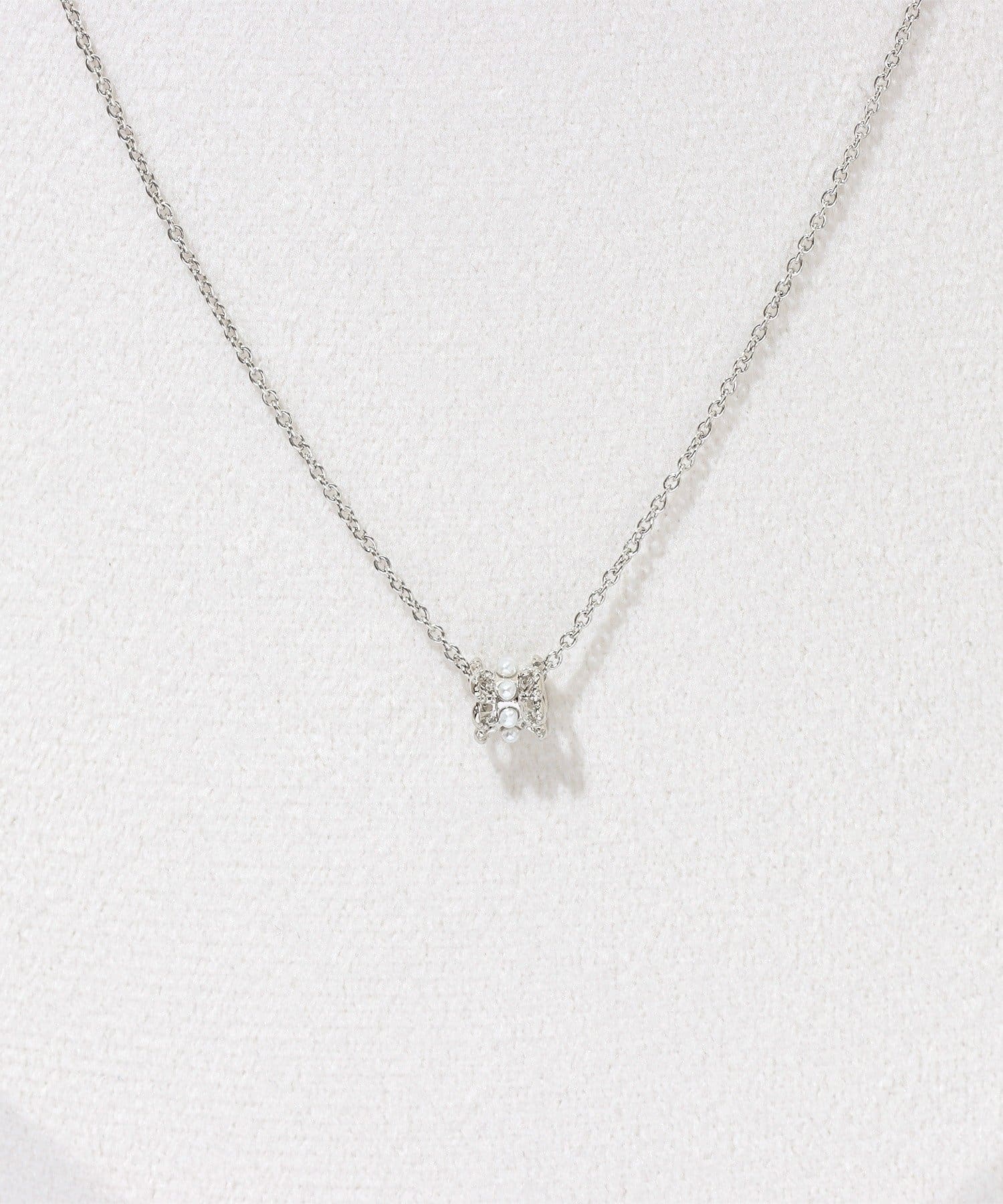 3COINS(スリーコインズ) ミニパールショートネックレス