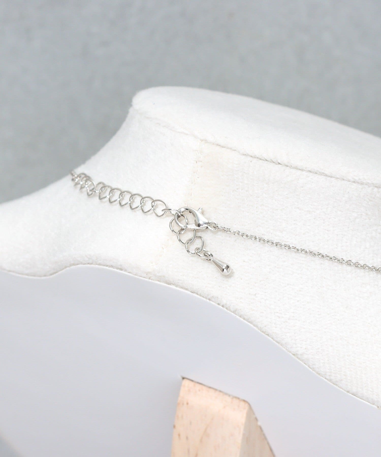 3COINS(スリーコインズ) ミニパールショートネックレス