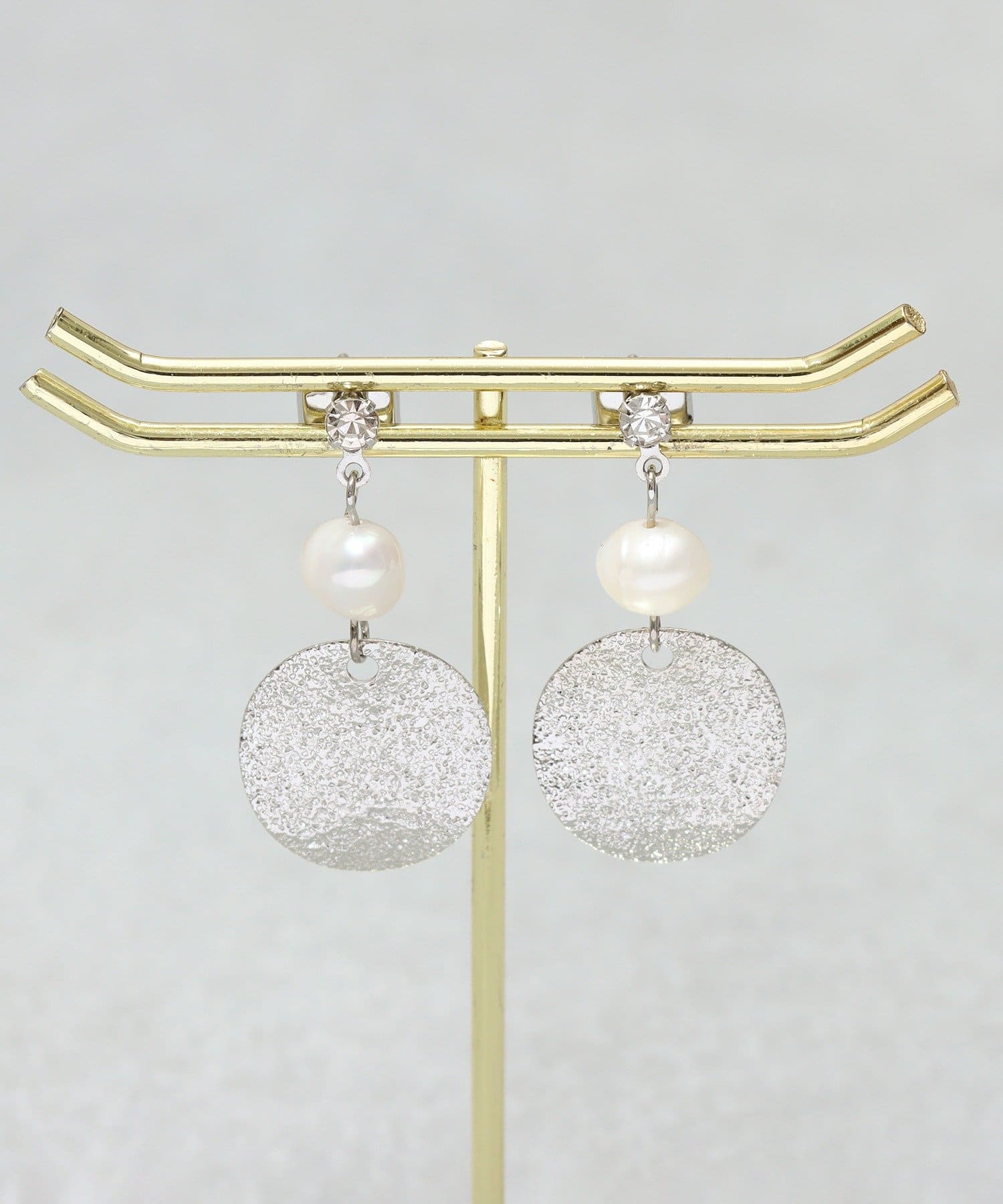 3COINS(スリーコインズ) ガラスパールメタルピアス