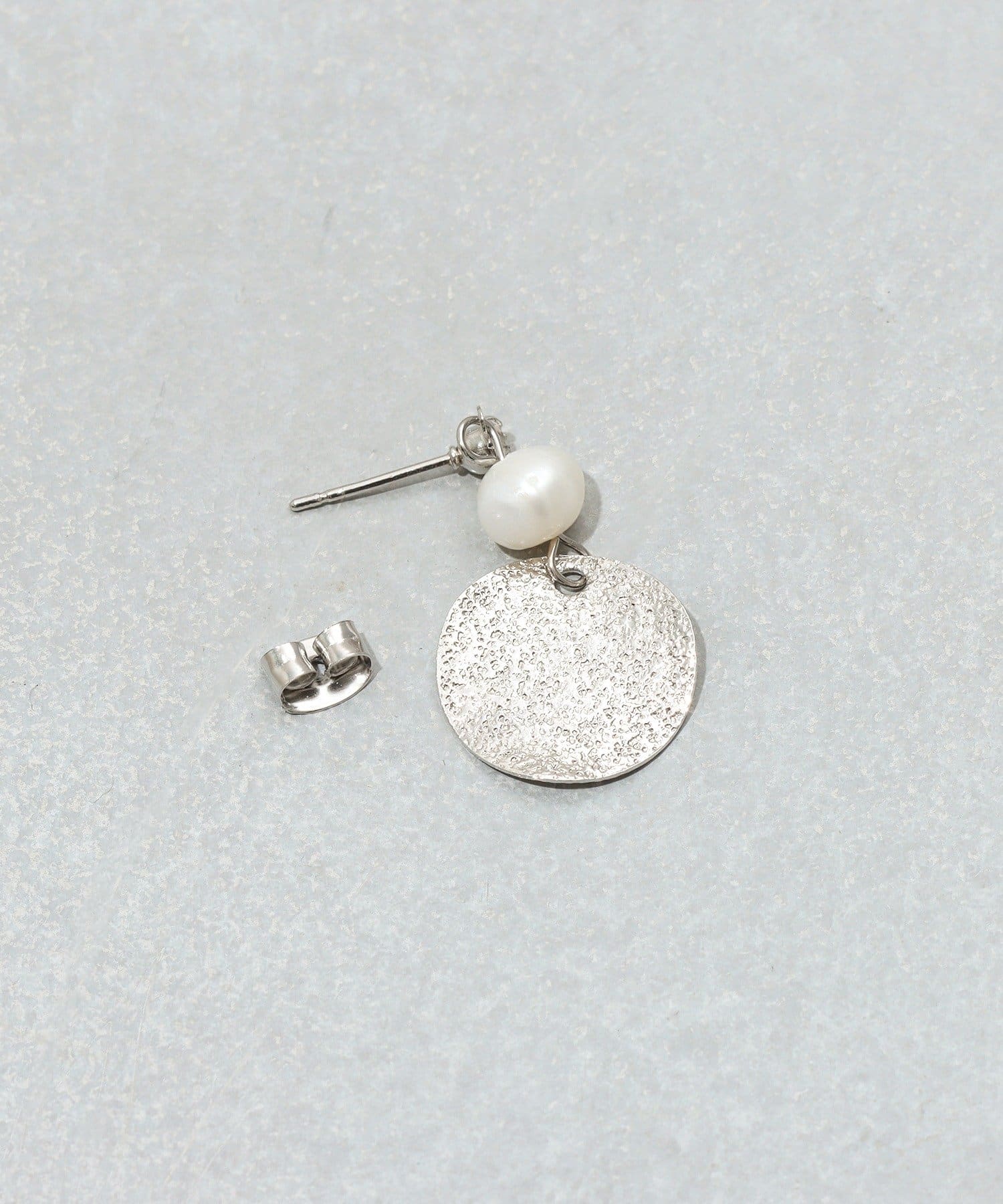 3COINS(スリーコインズ) ガラスパールメタルピアス