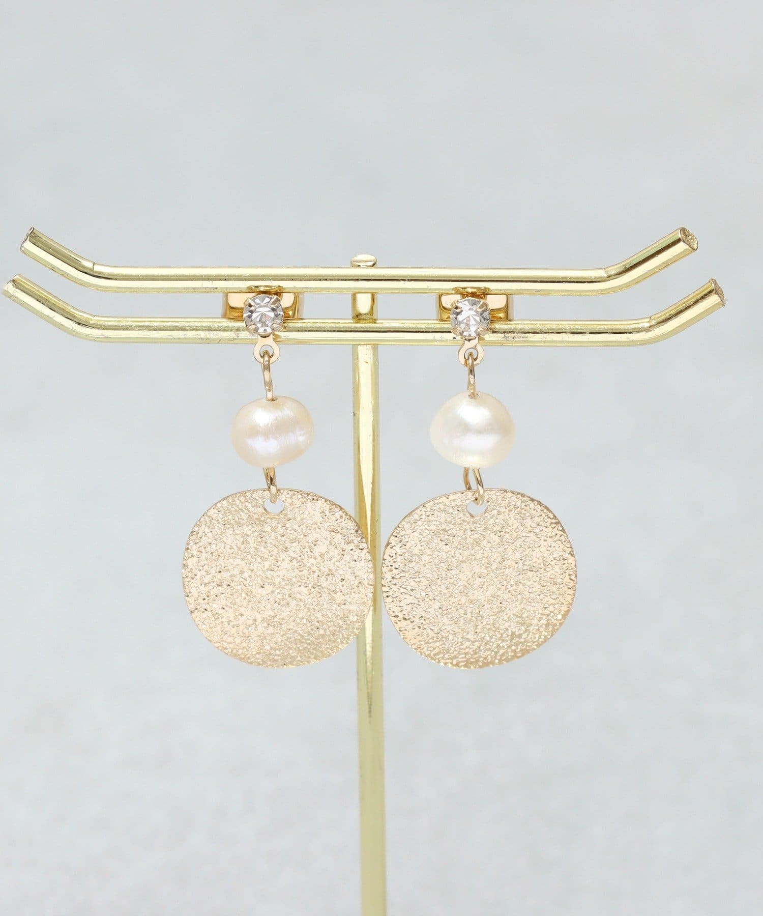 3COINS(スリーコインズ) ガラスパールメタルピアス