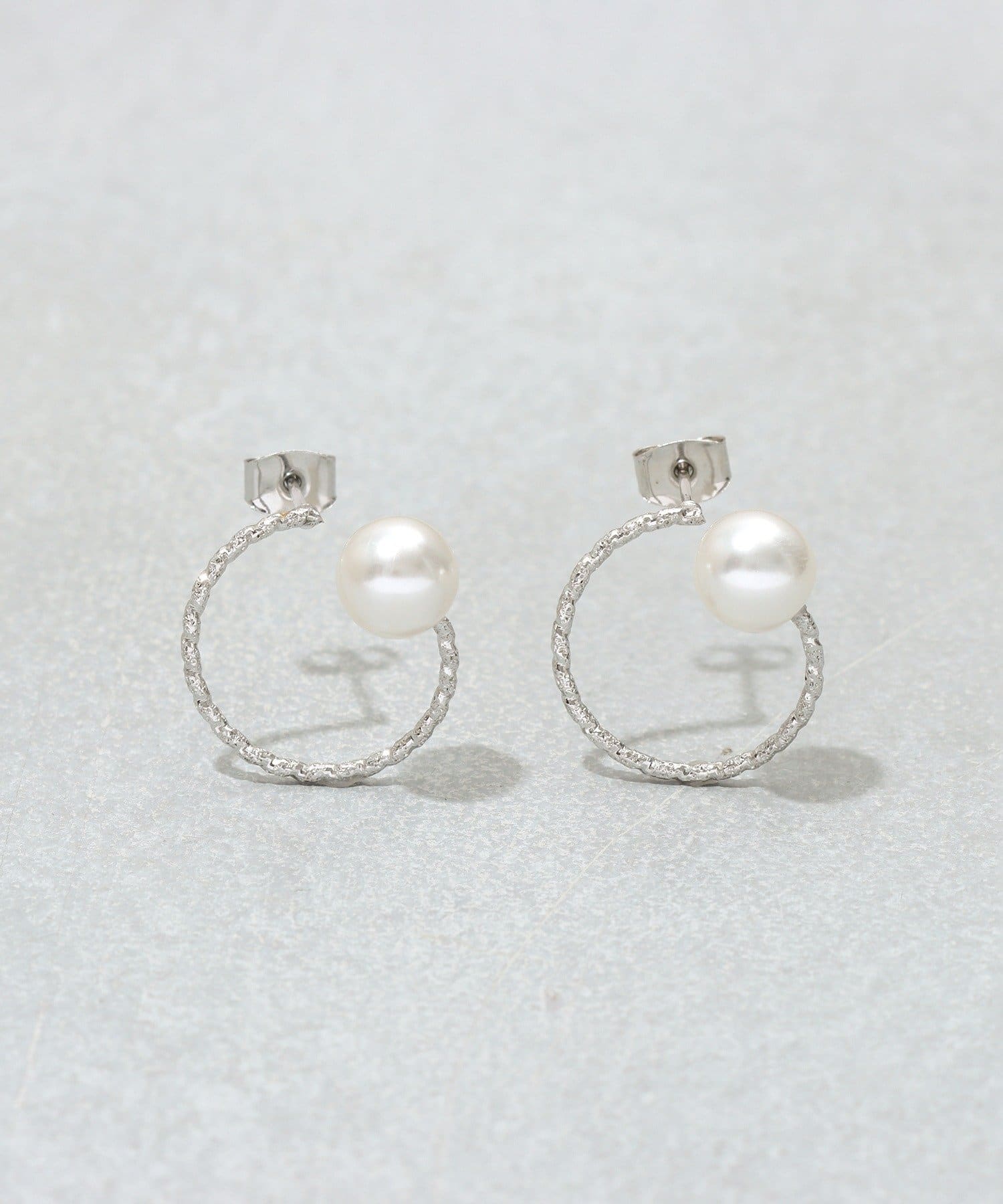 3COINS(スリーコインズ) トップパールカーブピアス