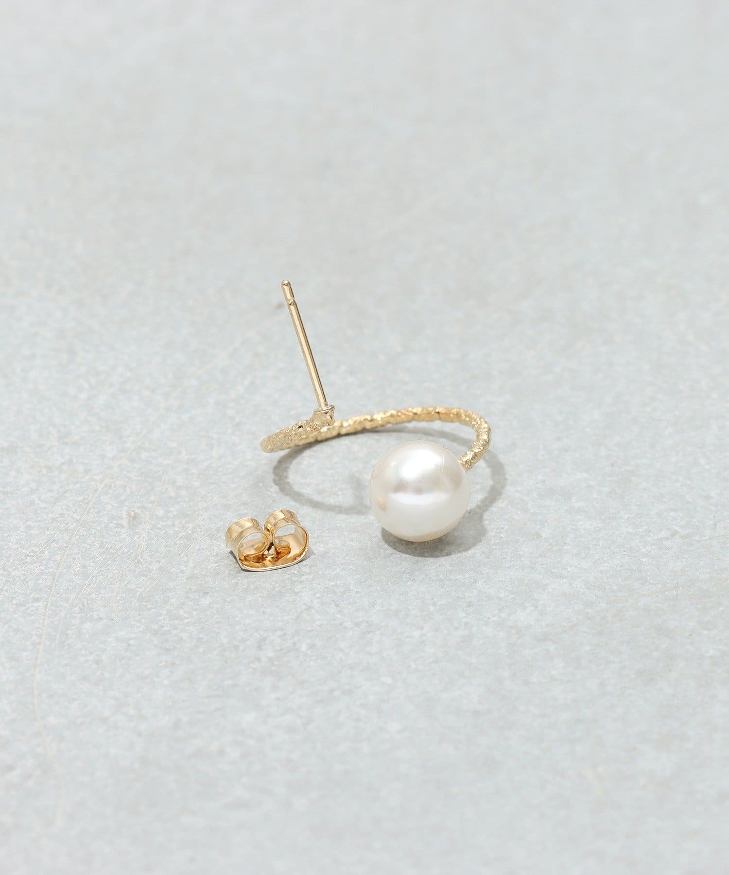 3COINS(スリーコインズ) トップパールカーブピアス