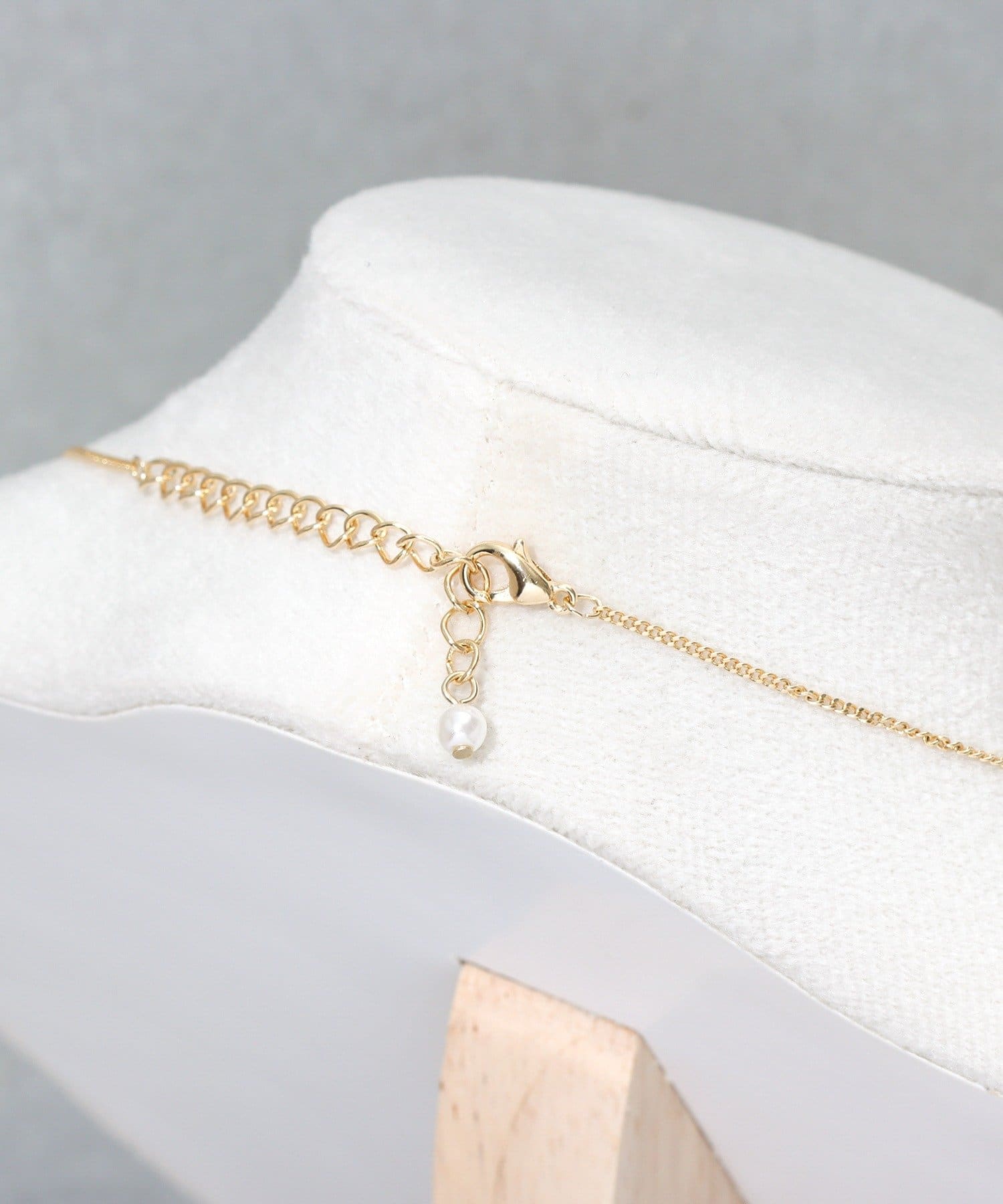 3COINS(スリーコインズ) シャイニーパールショートネックレス