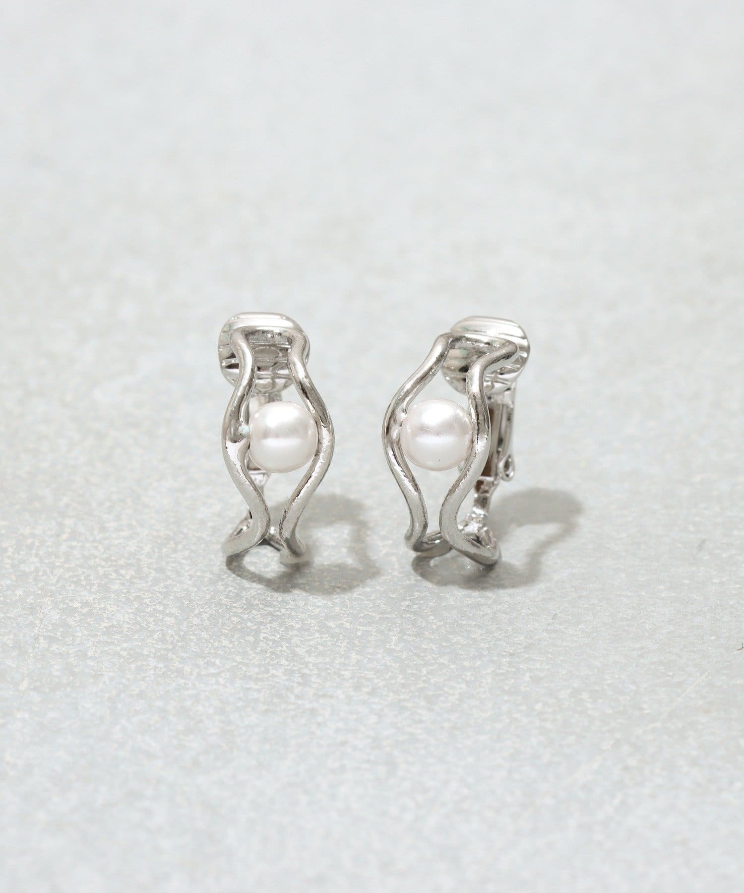 3COINS(スリーコインズ) メタルダブルフープイヤリング