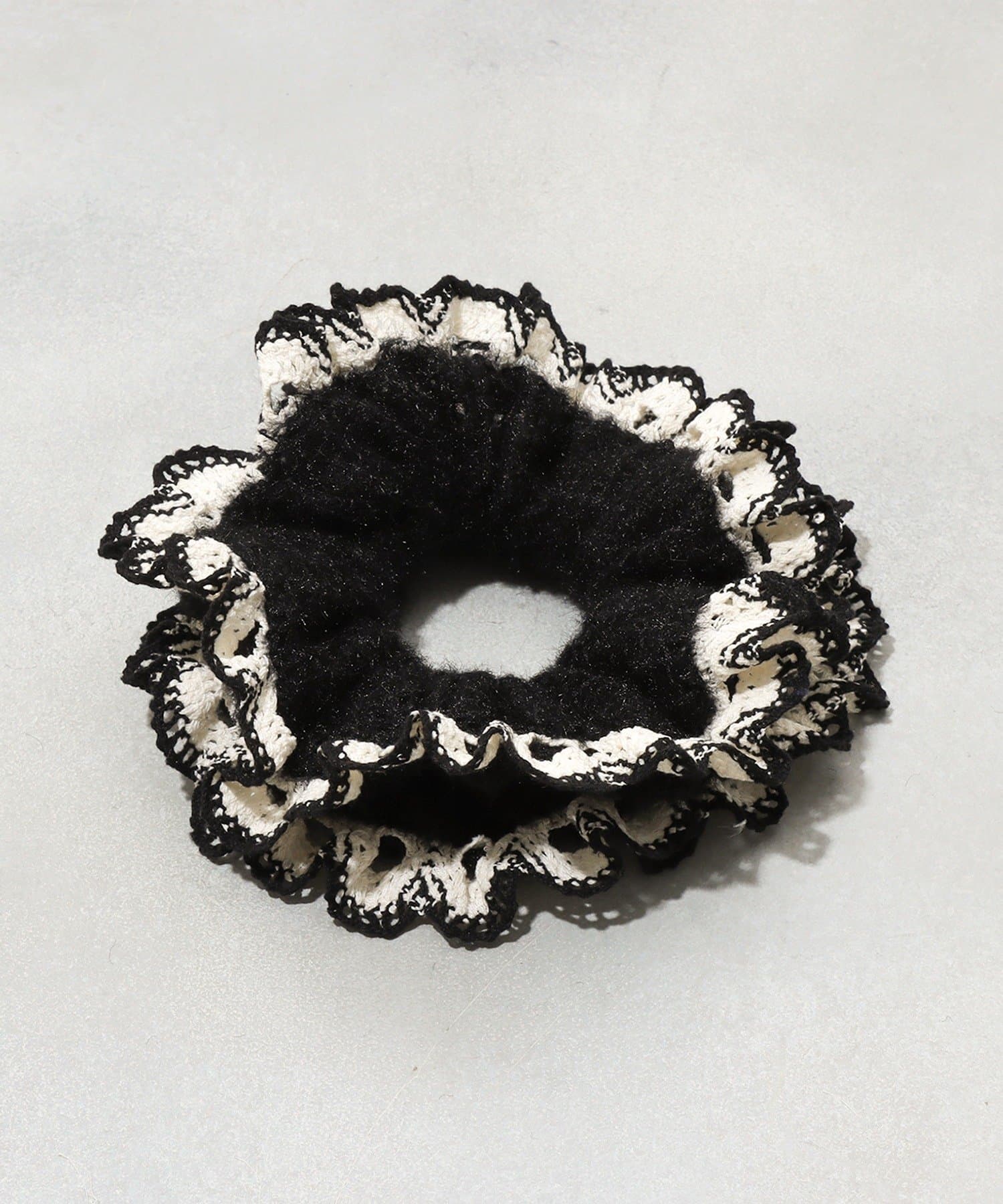 3COINS(スリーコインズ) モノトーンニットシュシュ