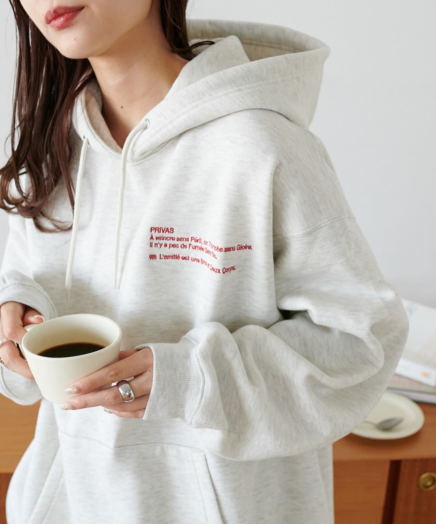 DISCOAT(ディスコート) 【WEB限定】ミニ刺繍ロゴ裏起毛フーディ
