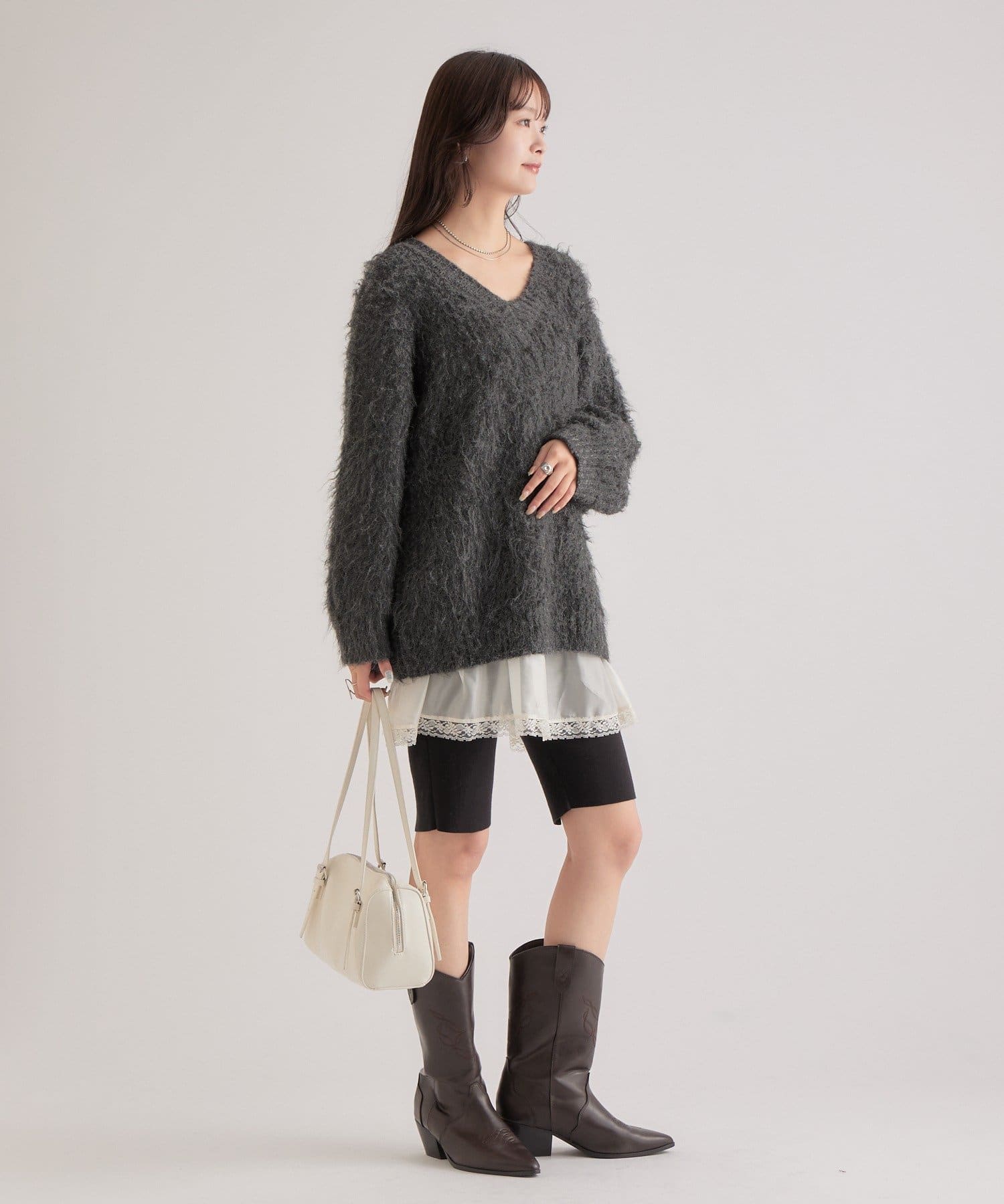 mystic(ミスティック) 《CCLはWEB / 限定店舗カラー》【前後両前で着れる】ふわふわシャギーニット