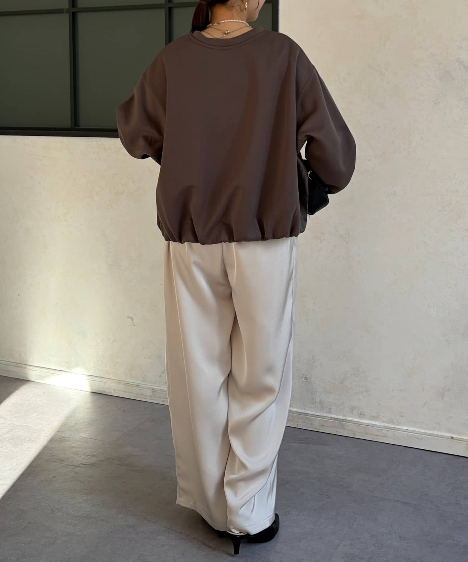 Chez toi(シェトワ) 軽量ボンディング裾ボリュームプルオーバー