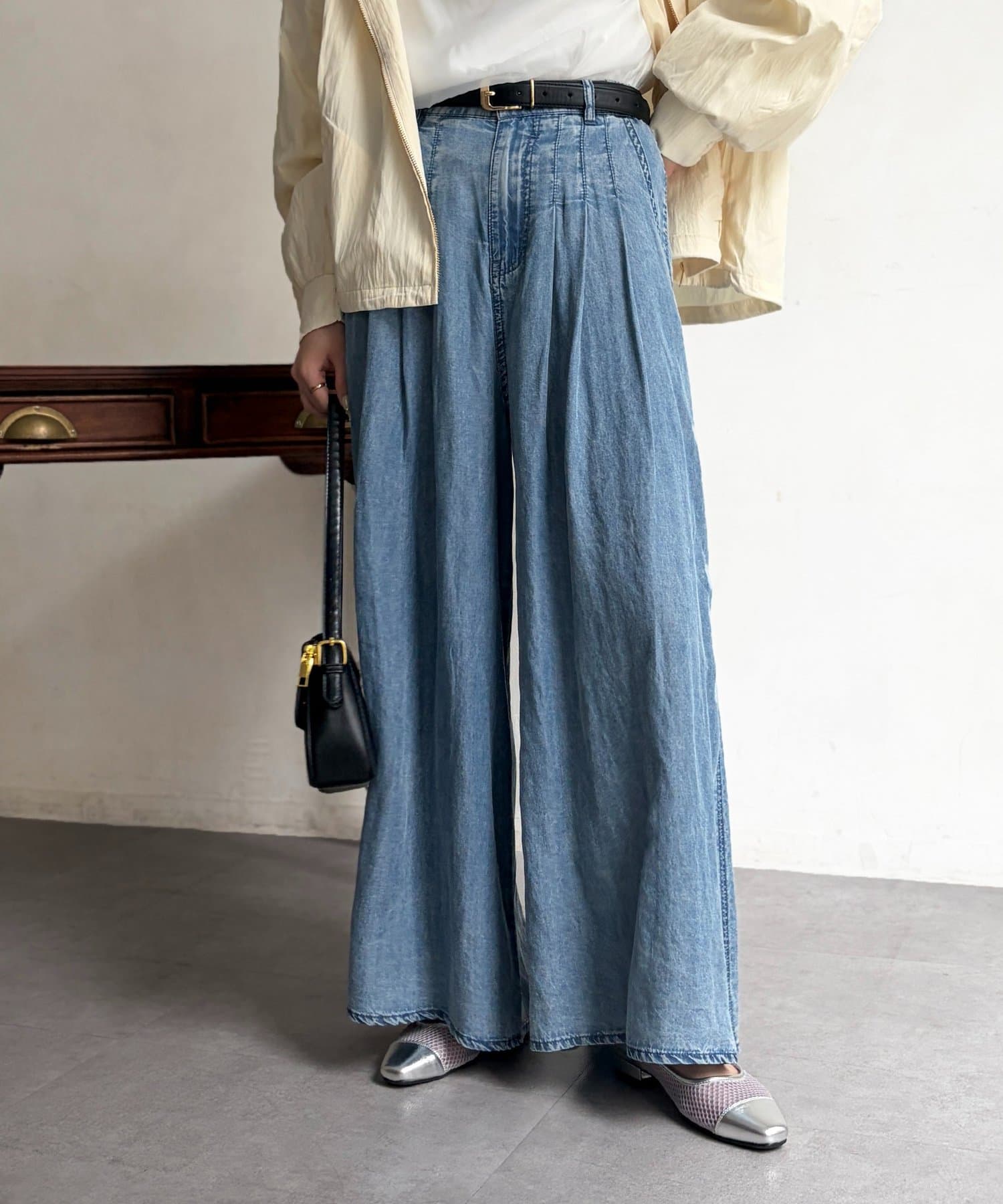 Chez toi(シェトワ) パウダー加工ワイドデニム