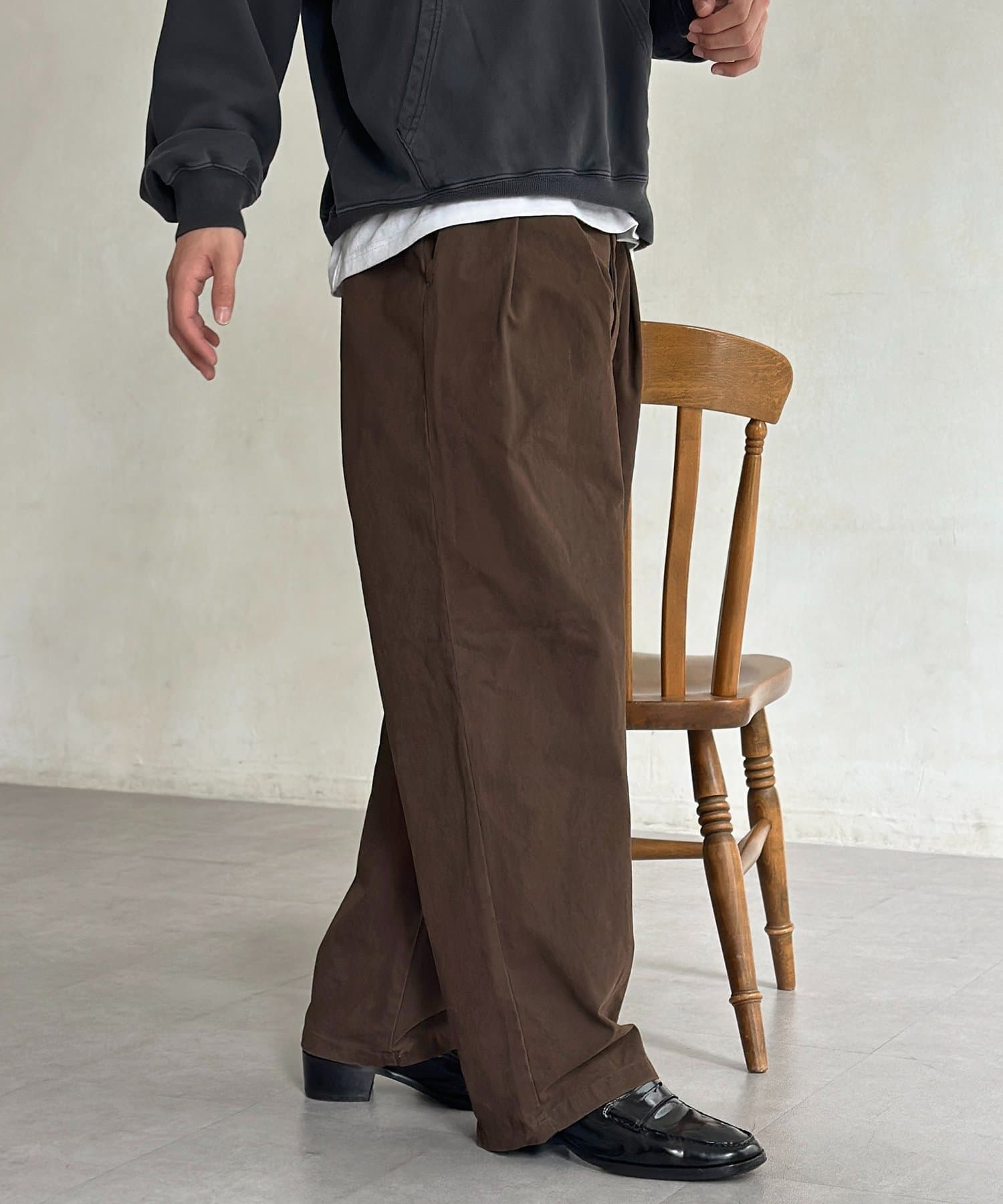 CPCM(シーピーシーエム) ピグメントツイルワイドタックパンツ