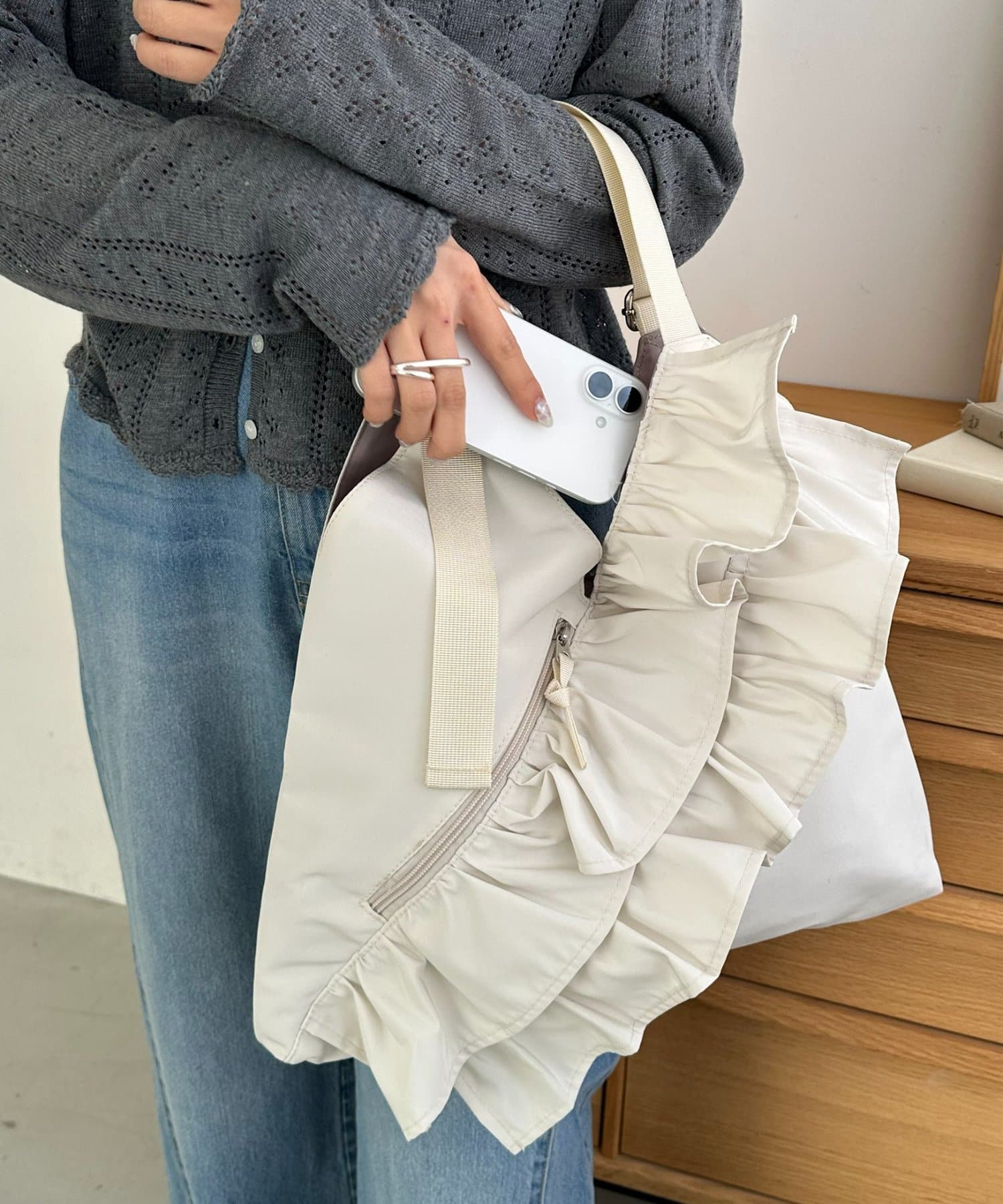 DISCOAT(ディスコート) 【WEB限定】フリルVカットトートバッグ