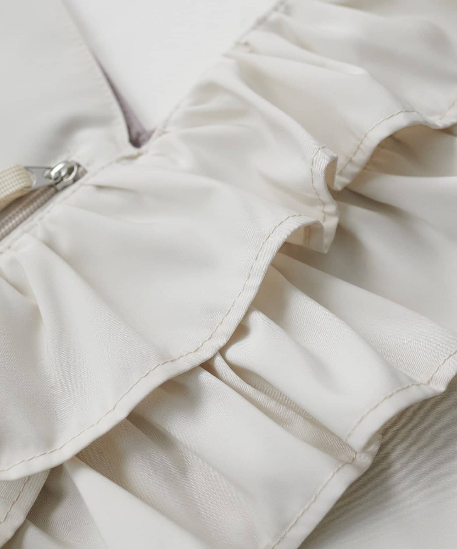 DISCOAT(ディスコート) 【WEB限定】フリルVカットトートバッグ