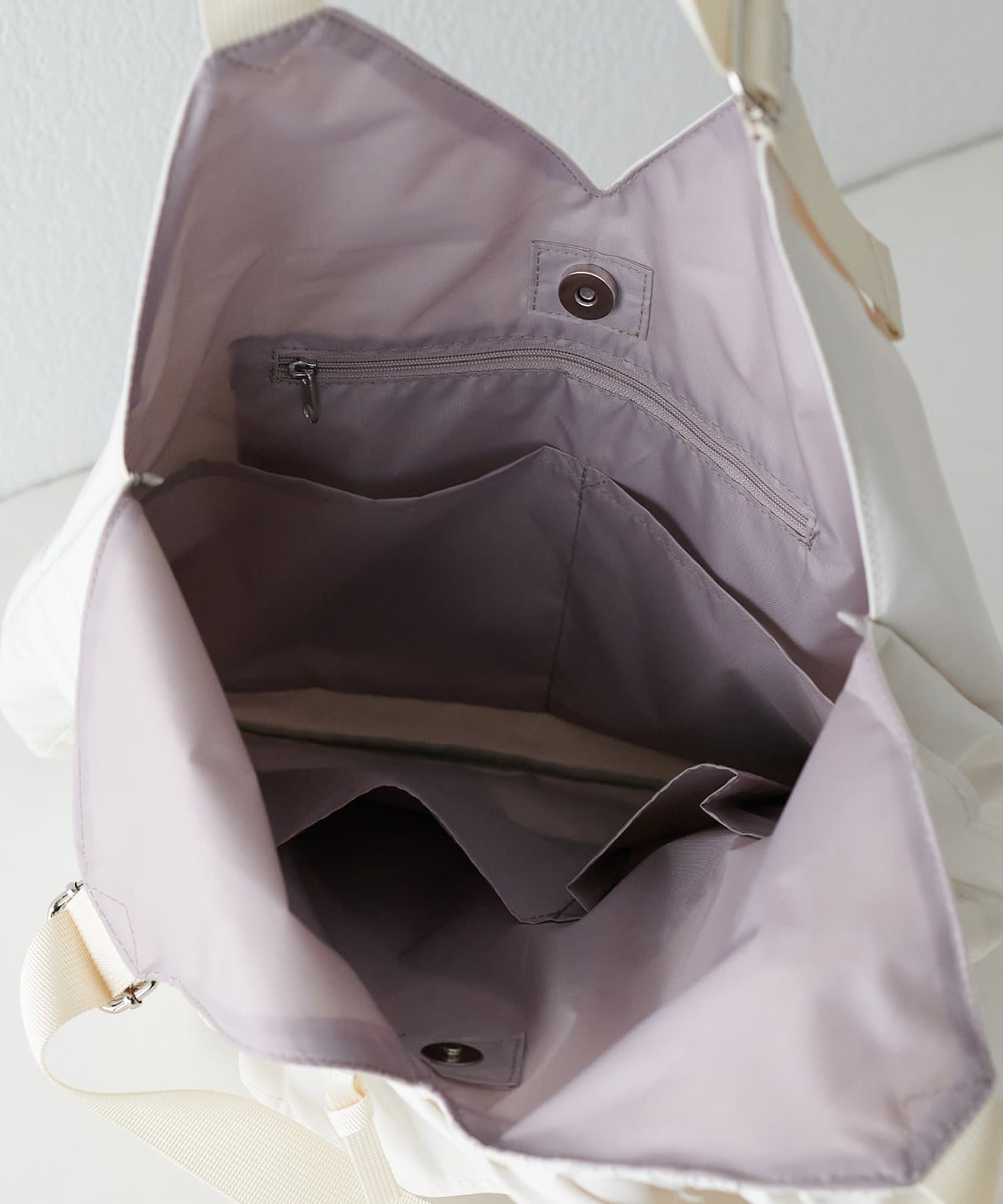 DISCOAT(ディスコート) 【WEB限定】フリルVカットトートバッグ