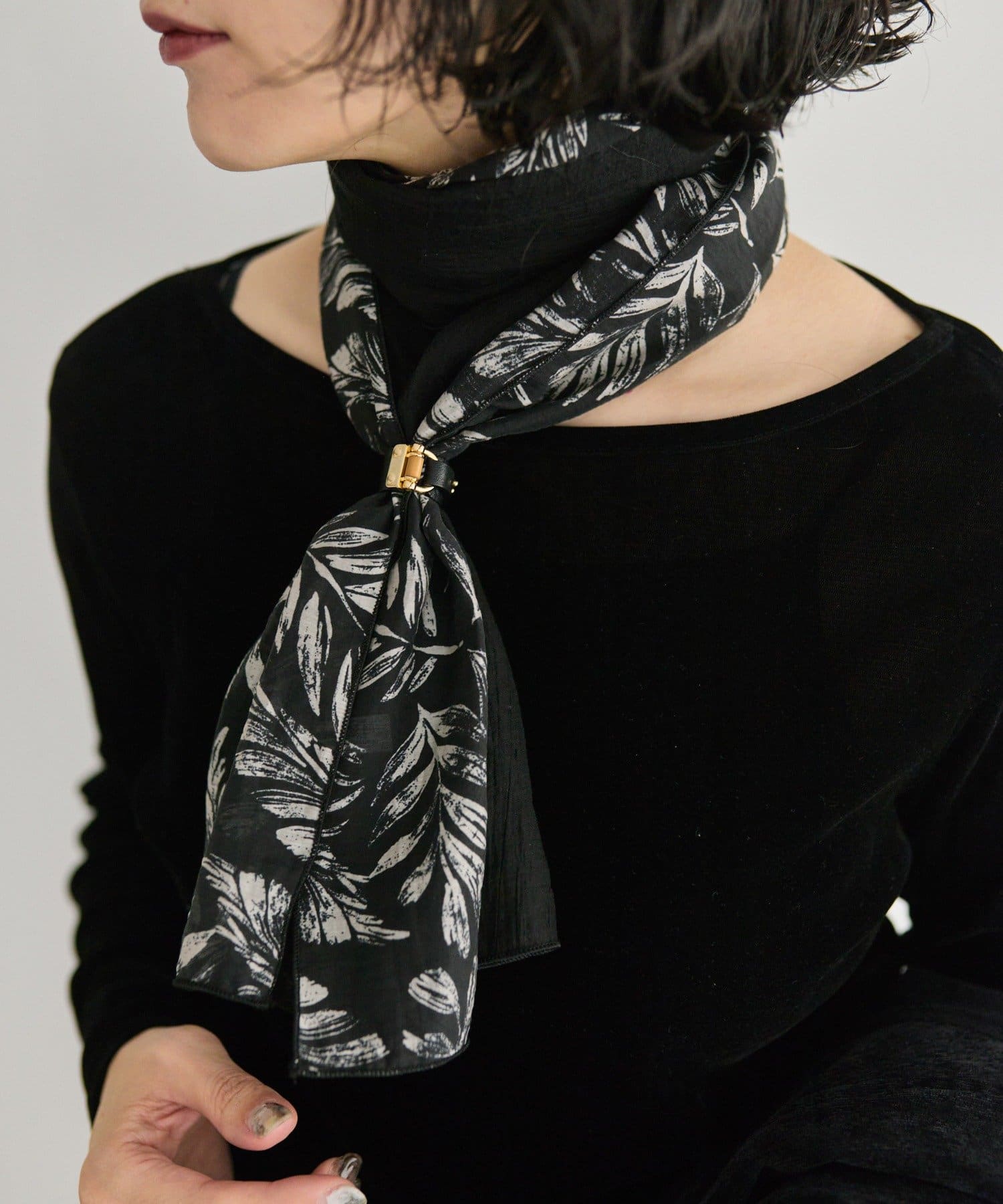 ear PAPILLONNER(イア パピヨネ) リング付バイカラーリーフストール