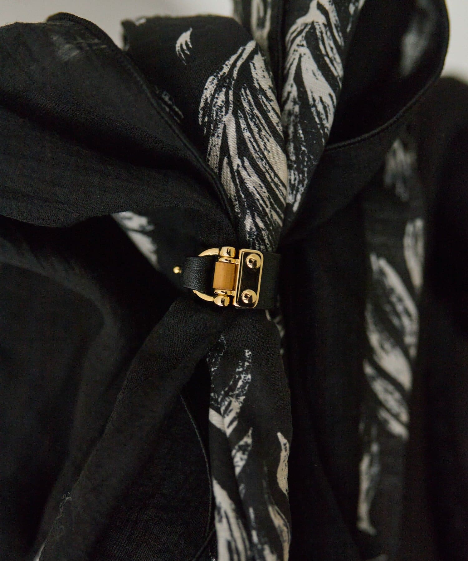 ear PAPILLONNER(イア パピヨネ) リング付バイカラーリーフストール