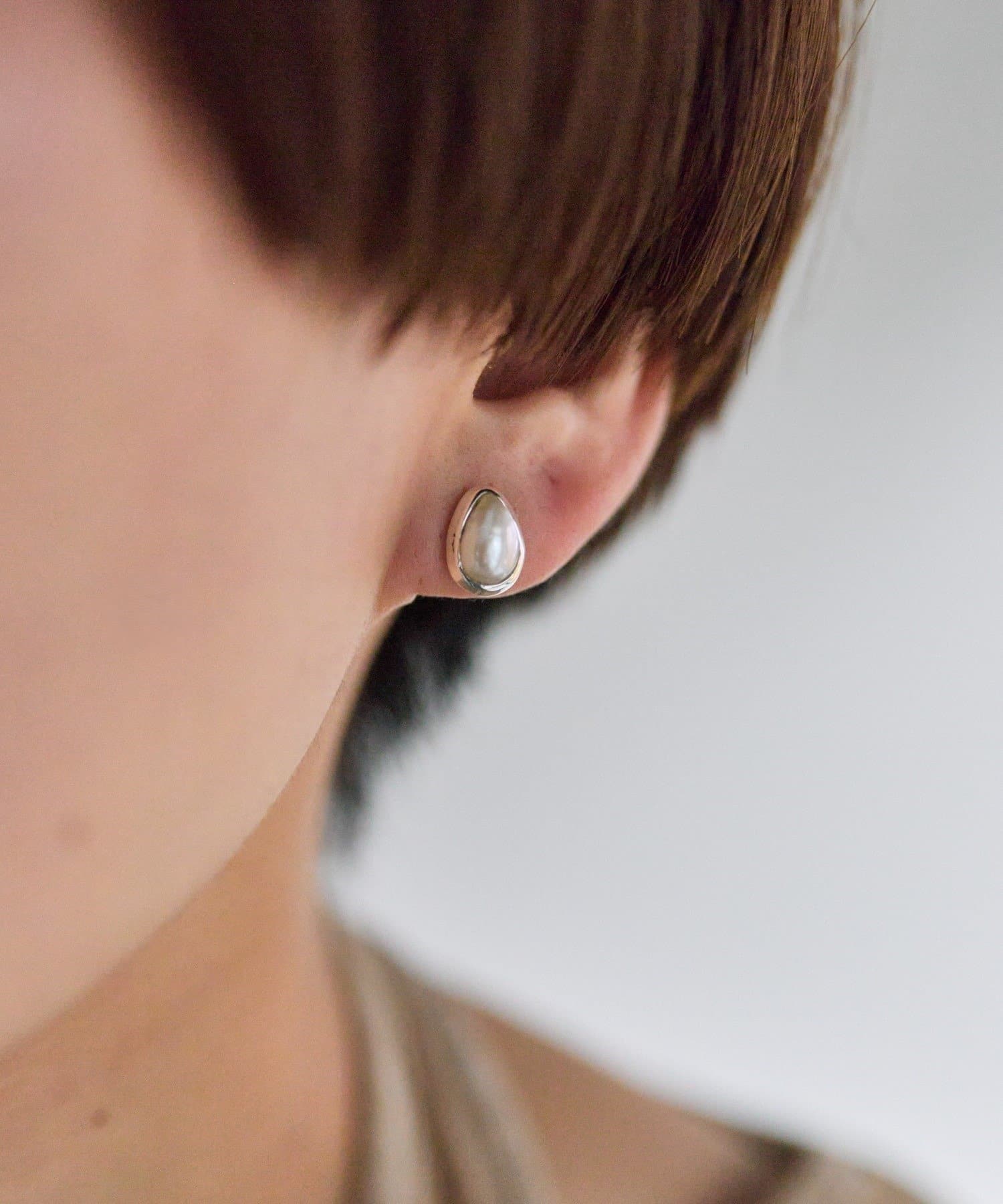 ear PAPILLONNER(イア パピヨネ) 《スターリングシルバー使用》しずく淡水パールピアス