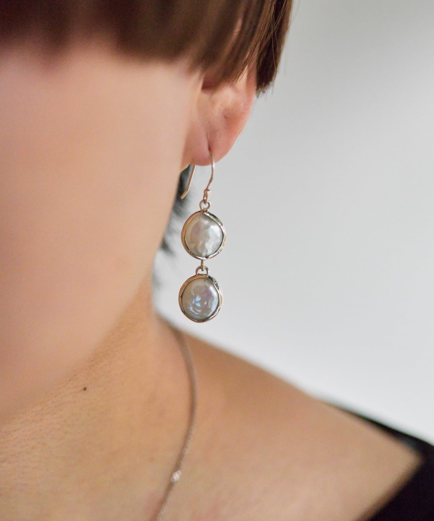 ear PAPILLONNER(イア パピヨネ) 《スターリングシルバー使用》ダブル平丸淡水パールピアス