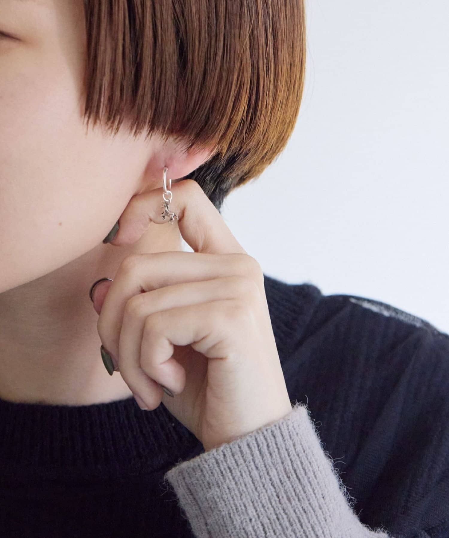 ear PAPILLONNER(イア パピヨネ) 《スターリングシルバー使用》ユニコーンフープピアス