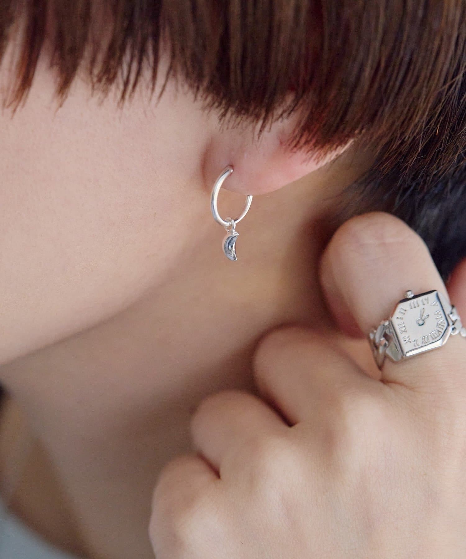 ear PAPILLONNER(イア パピヨネ) 《スターリングシルバー使用》ムーンスターピアス