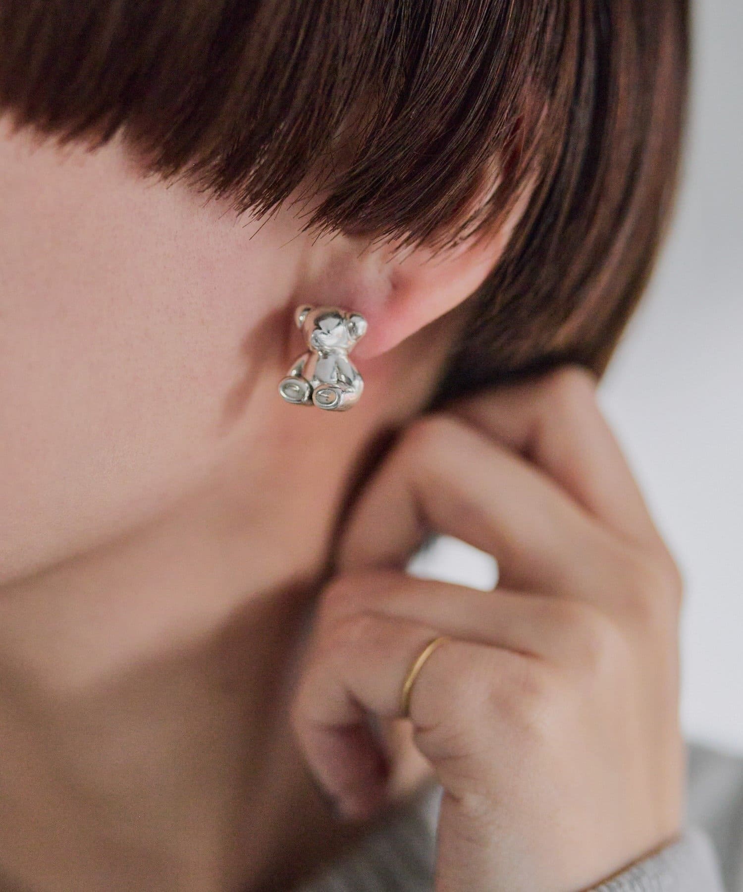 ear PAPILLONNER(イア パピヨネ) 《スターリングシルバー使用》テディベアピアス