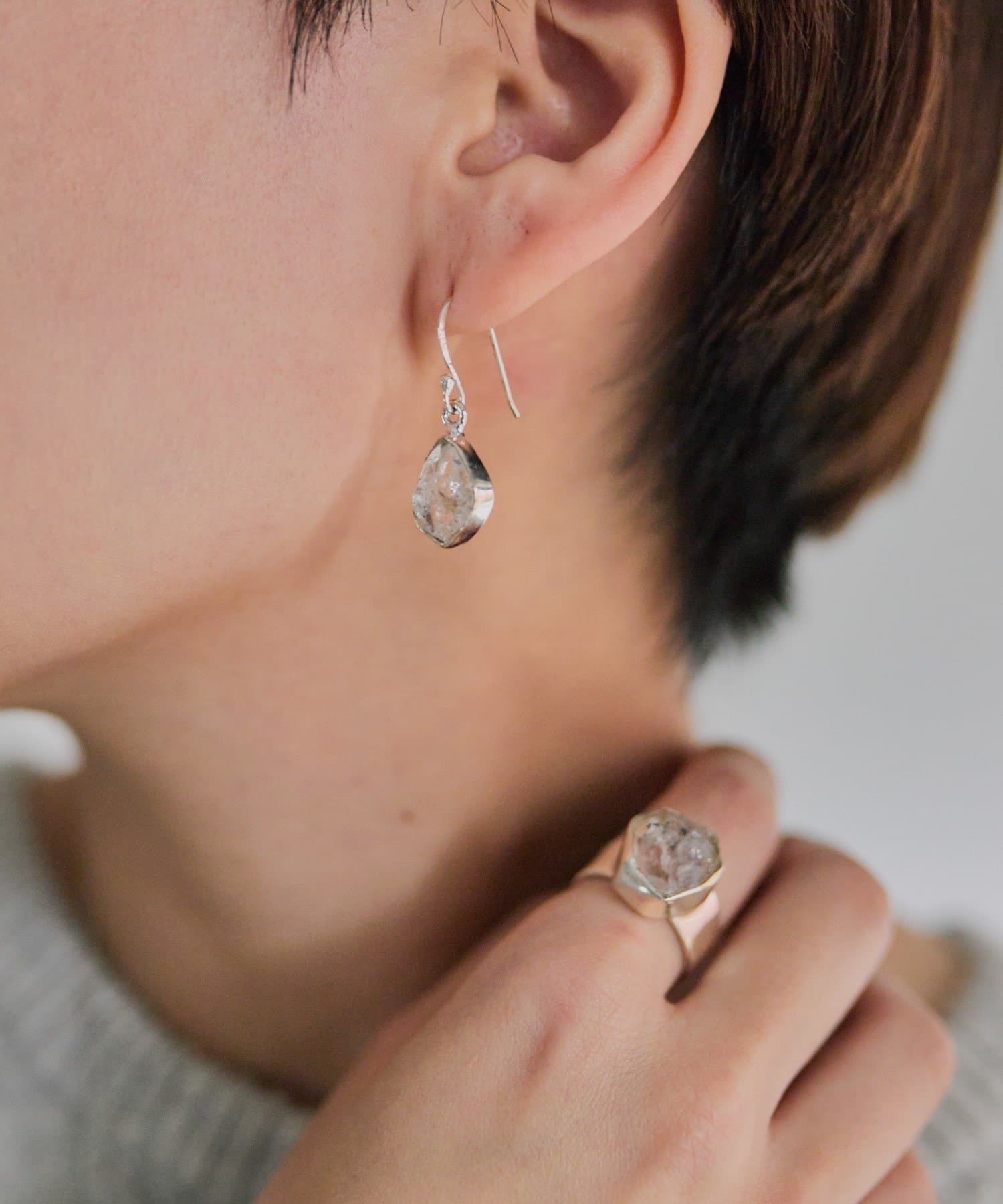 ear PAPILLONNER(イア パピヨネ) 《スターリングシルバー使用》ハーキマーピアス