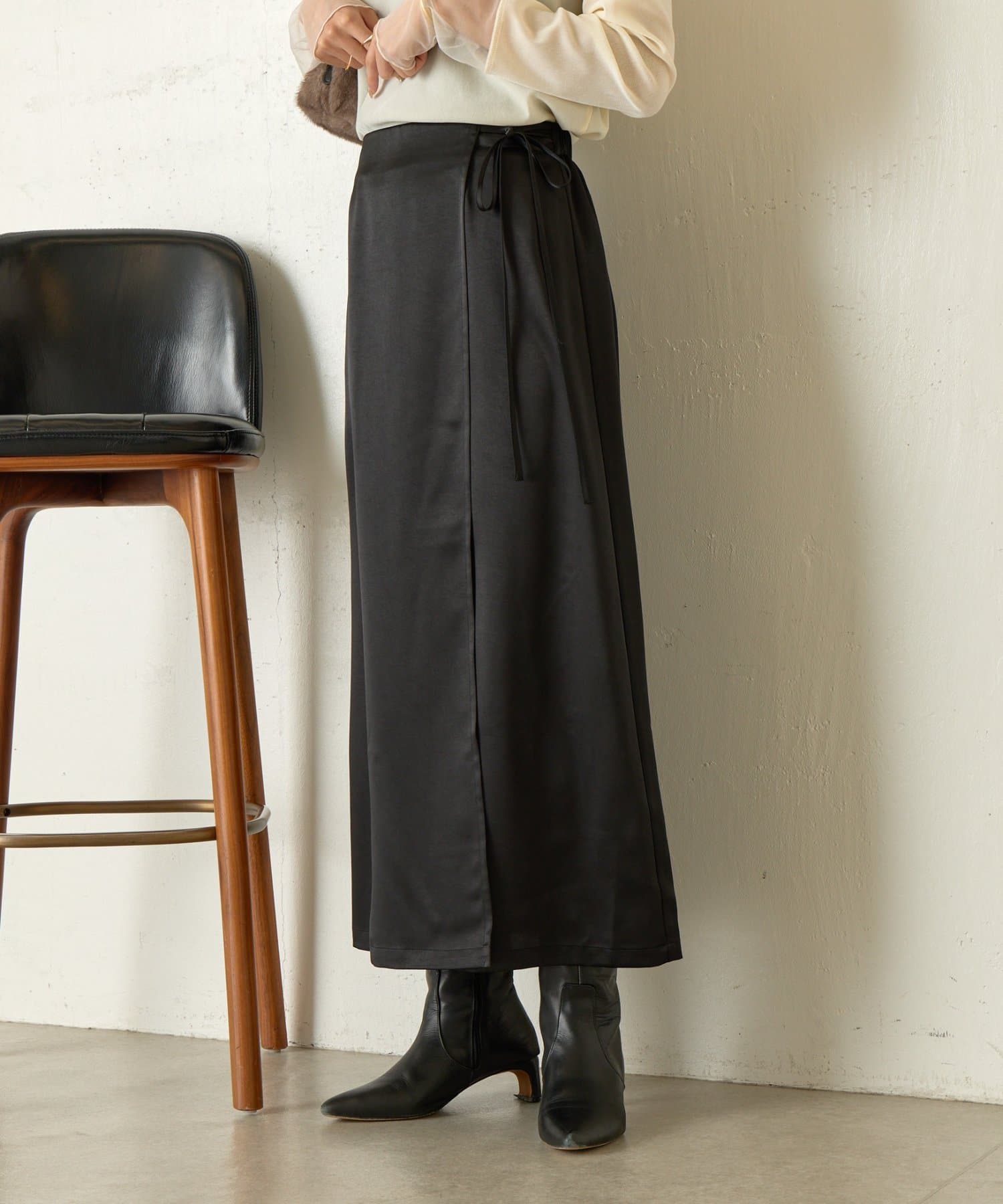 Jena　espace merveilleux(ジェナ　エスパスメルヴェイユ) ラップ風サテンスカート