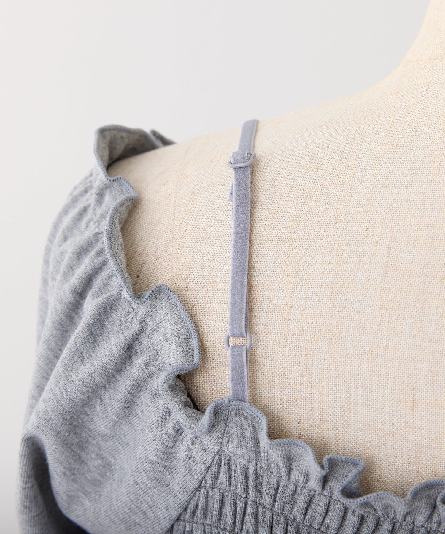 one after another NICE CLAUP(ワンアフターアナザー ナイスクラップ) 肩リボンシャーリングインナー