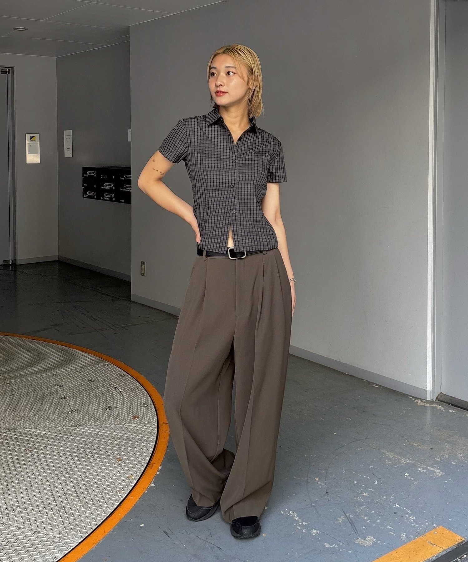 OUTLET(アウトレット) 【WHO'S WHO gallery】2タックフォールスラックス