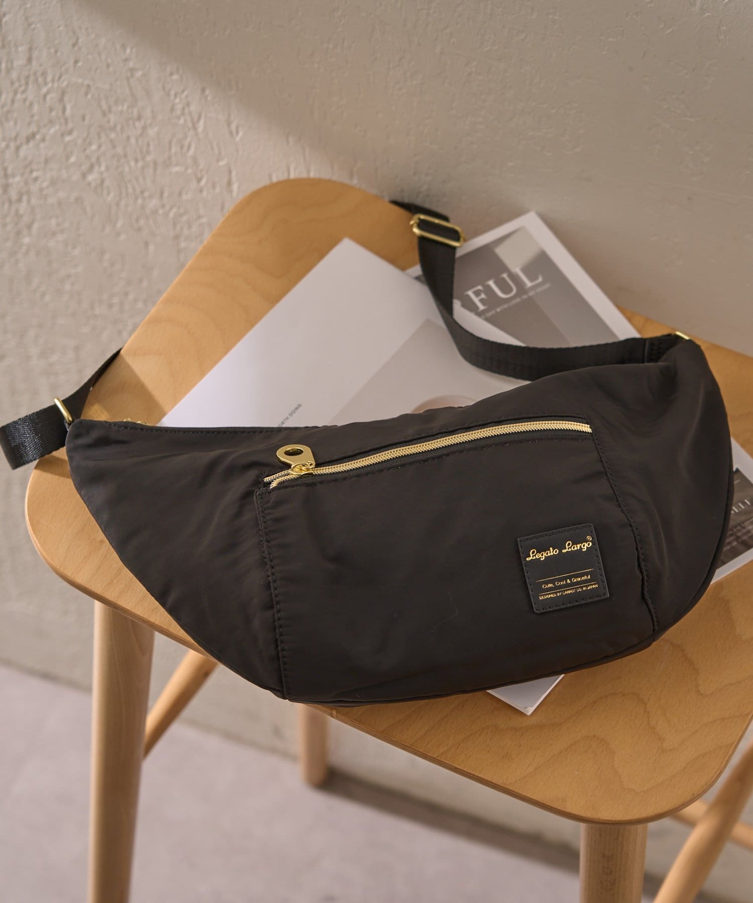 Remind me and forever(リマインドミーアンドフォーエバー) 三日月ショルダーバッグ