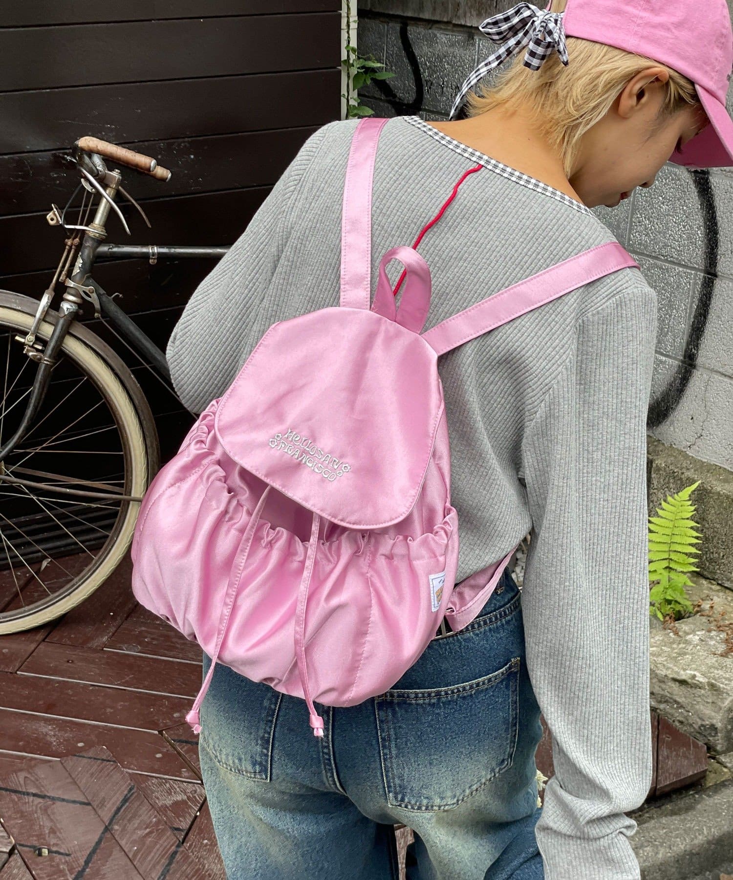 CIAOPANIC(チャオパニック) 【HELLO.SANFRANCISCO/ハローサンフランシスコ】ロゴ刺繍サテンリュックサック