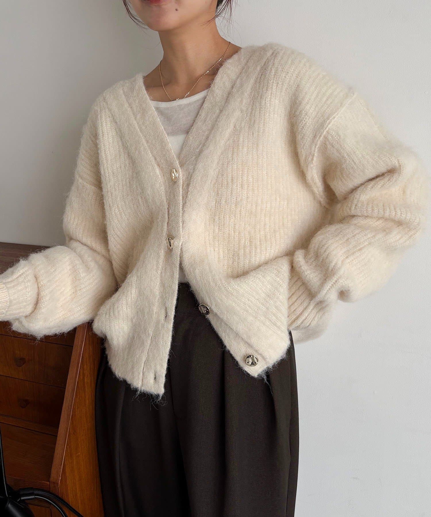 CAPRICIEUX LE'MAGE(カプリシュレマージュ) 【HAPPY BAG対象】ニュアンスボタンレイヤード風カーディガン