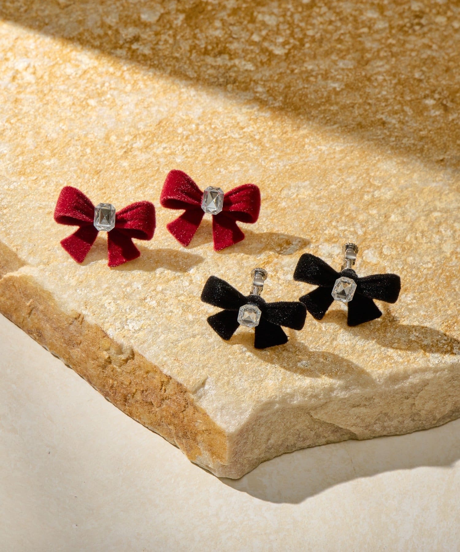 Lattice(ラティス) フロッキーリボンピアス