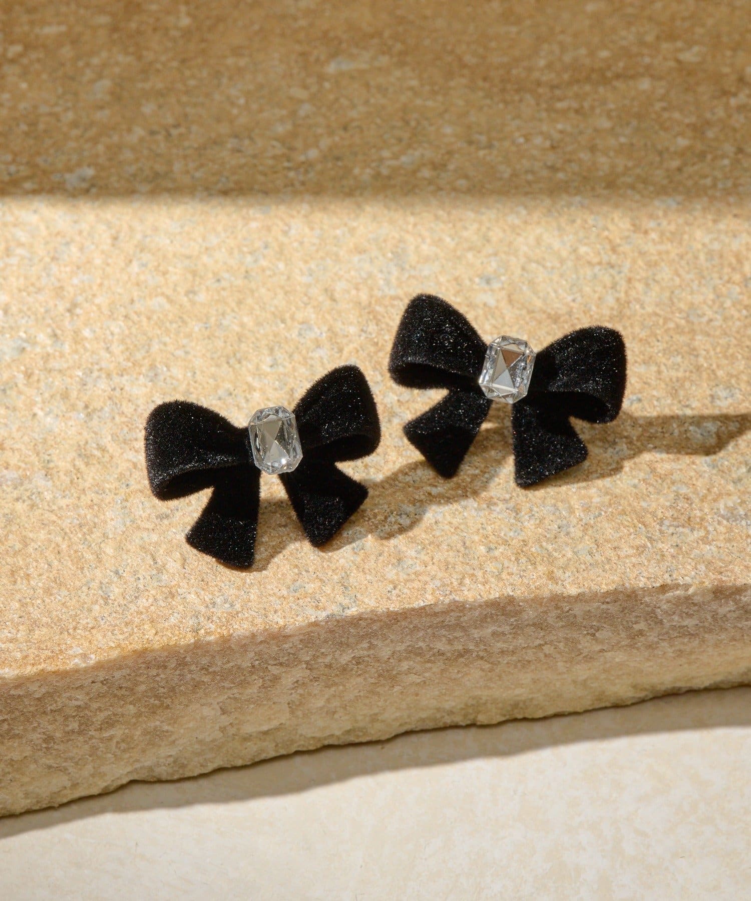 Lattice(ラティス) フロッキーリボンピアス