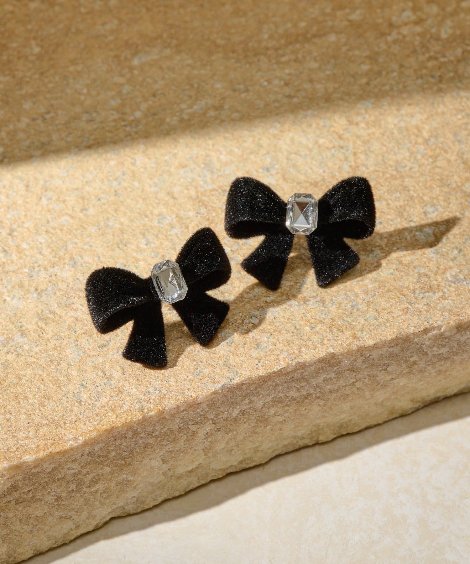 Lattice(ラティス) フロッキーリボンピアス