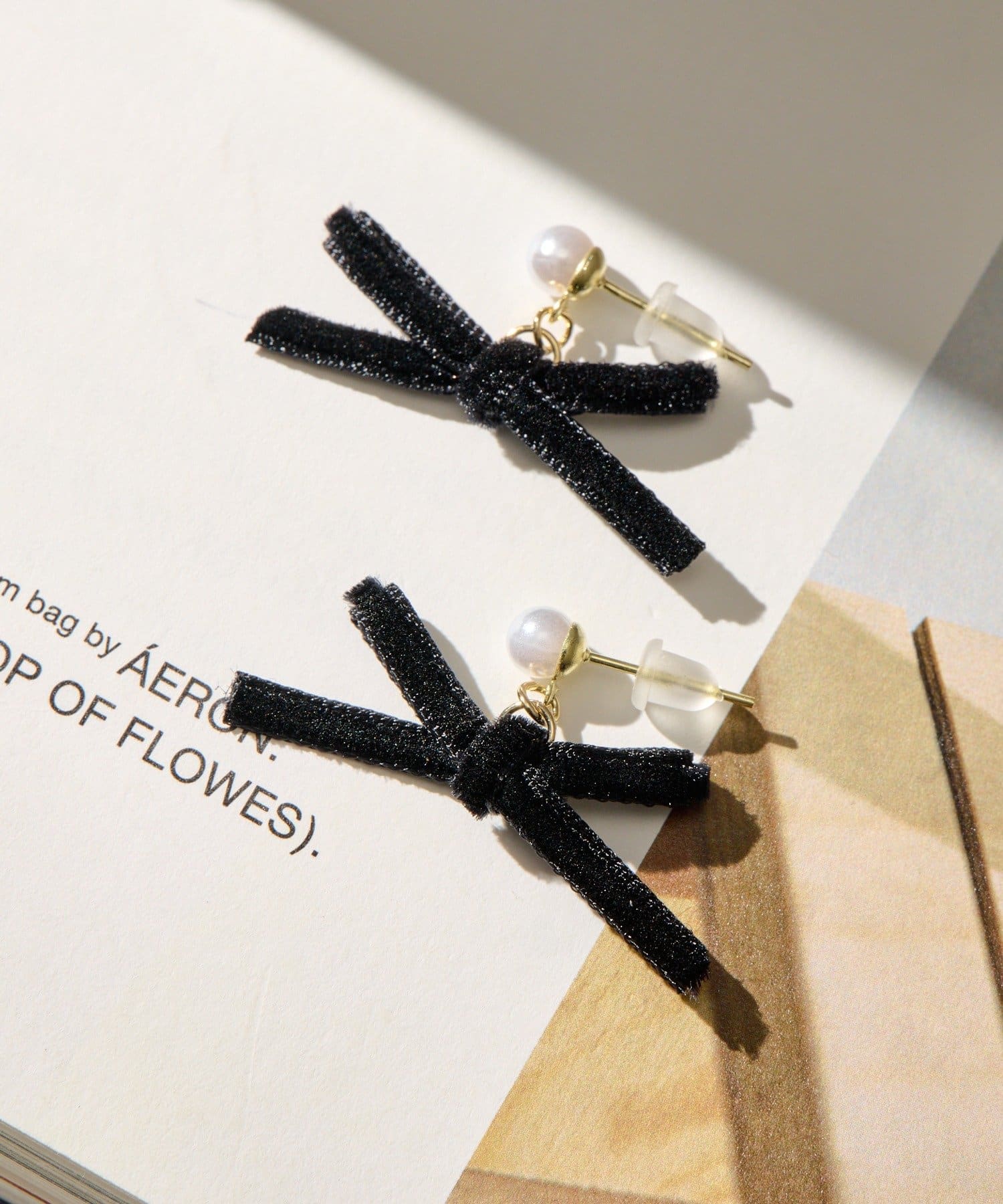 Lattice(ラティス) ベロアリボンピアス