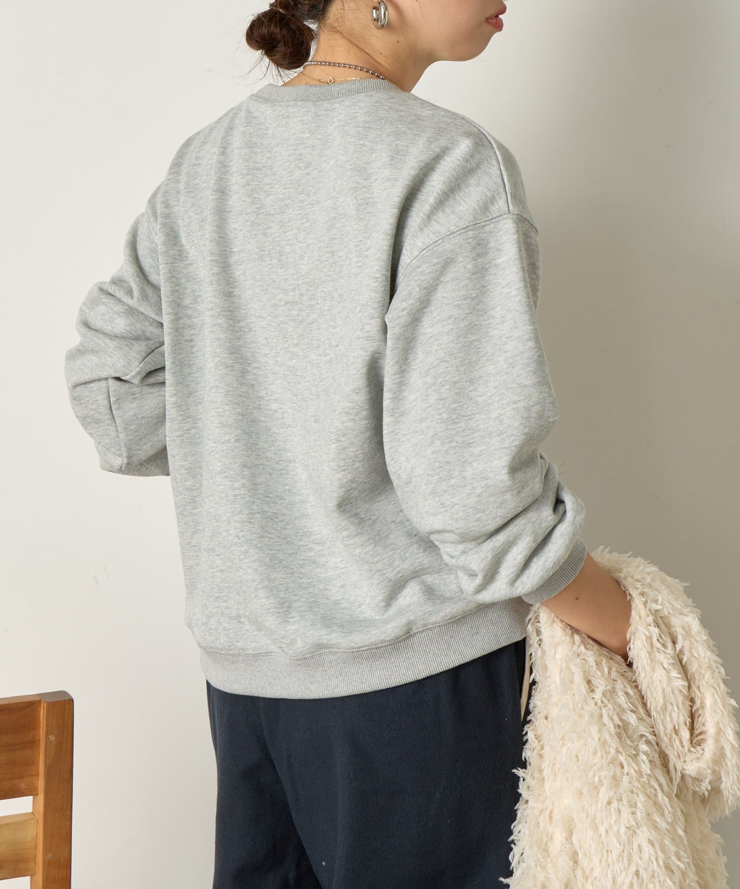 Jena　espace merveilleux(ジェナ　エスパスメルヴェイユ) ラメロゴ裏毛プルオーバー