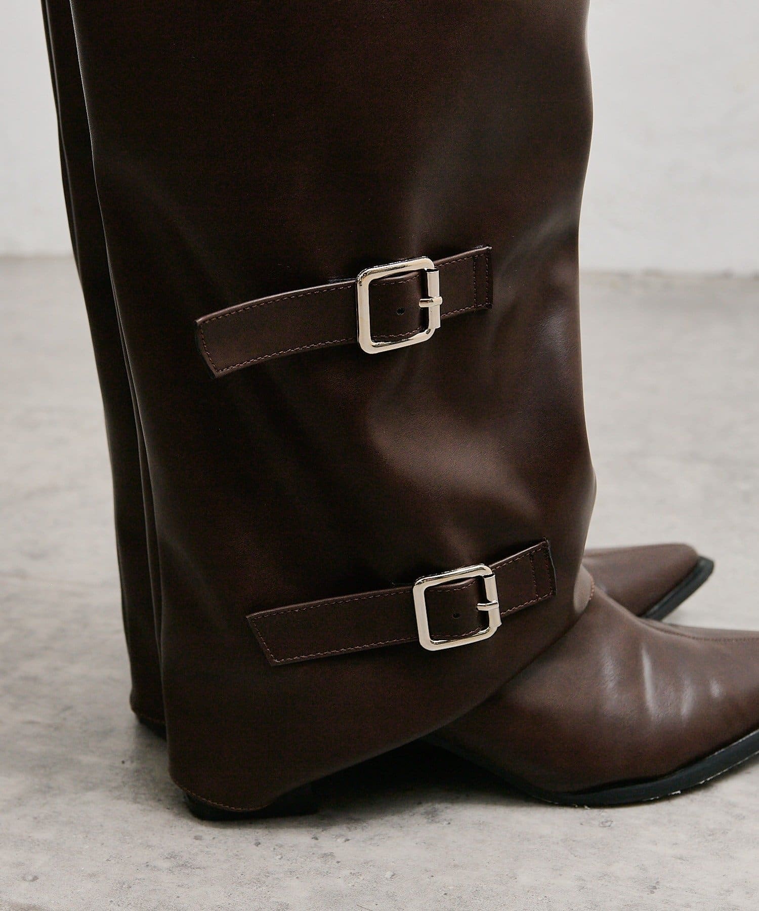 mystic(ミスティック) ベルト付きロングブーツ