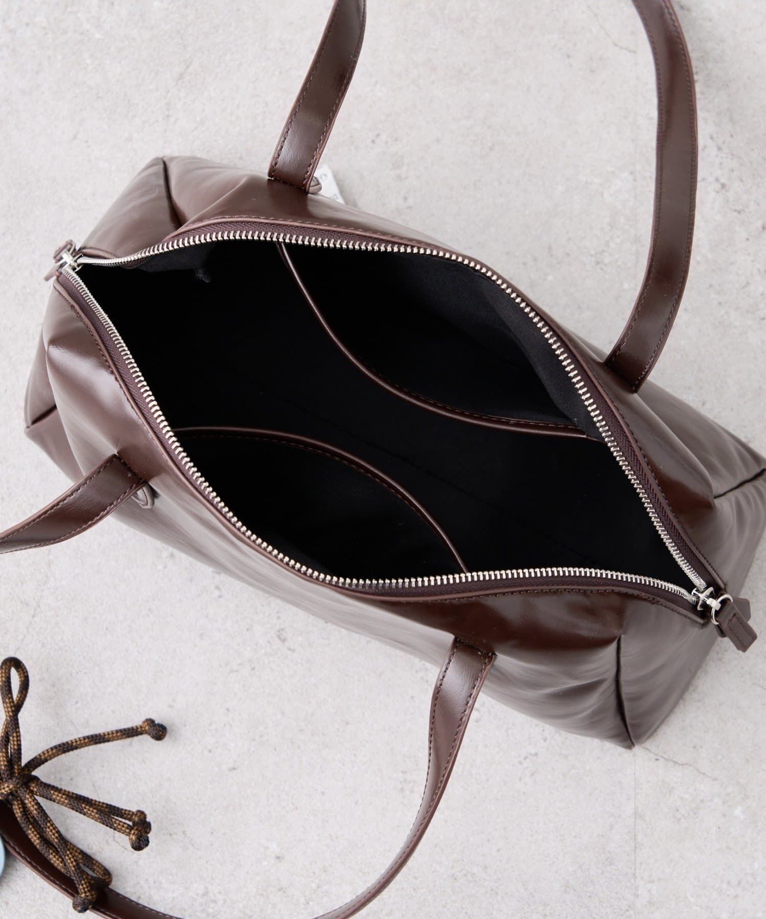 CIAOPANIC TYPY(チャオパニックティピー) 【ペットボトル収納可能】ハートスタッズチャーム付きボストンBAG