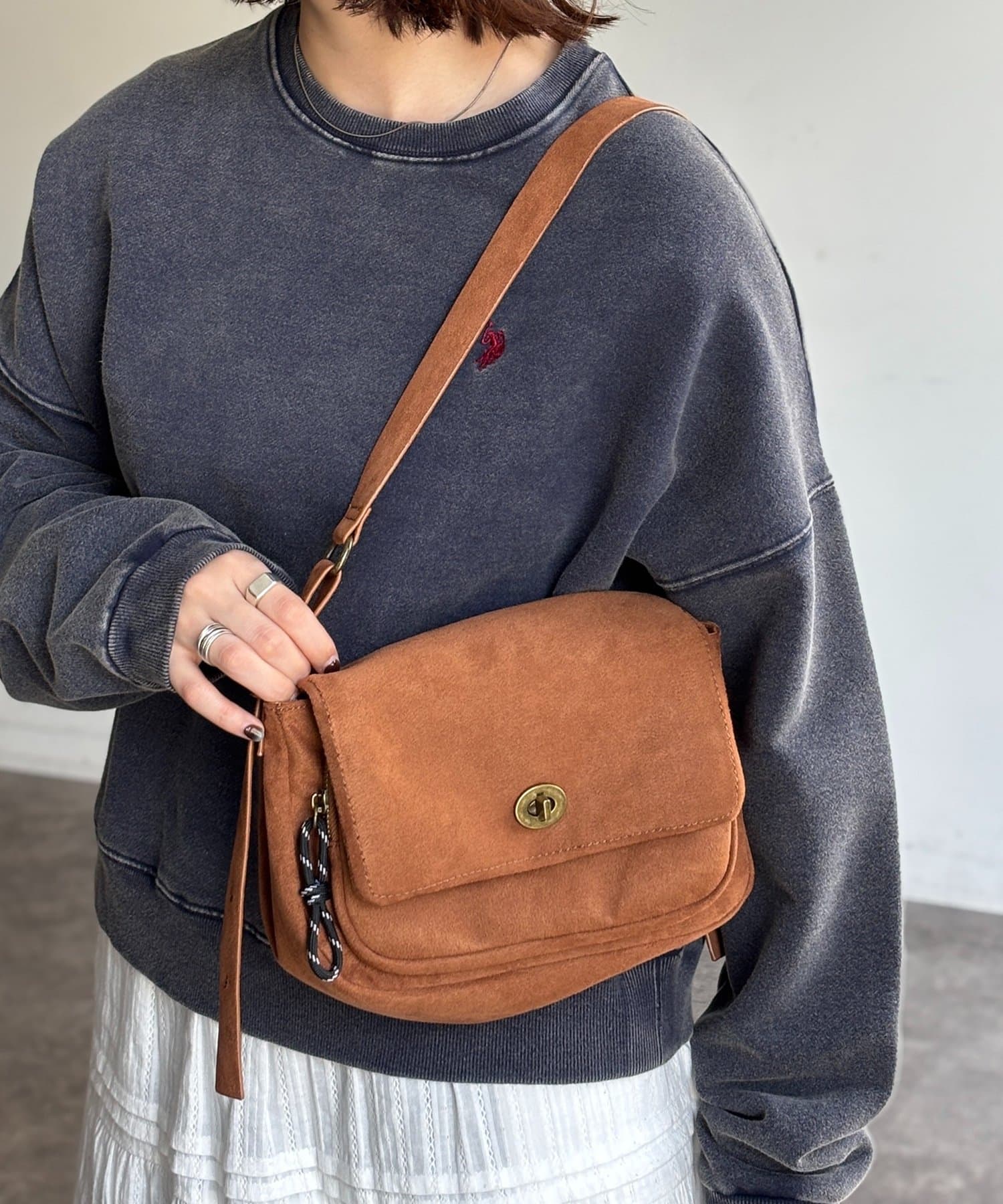 CPCM(シーピーシーエム) ターンロックダブルベルトレザーバッグ