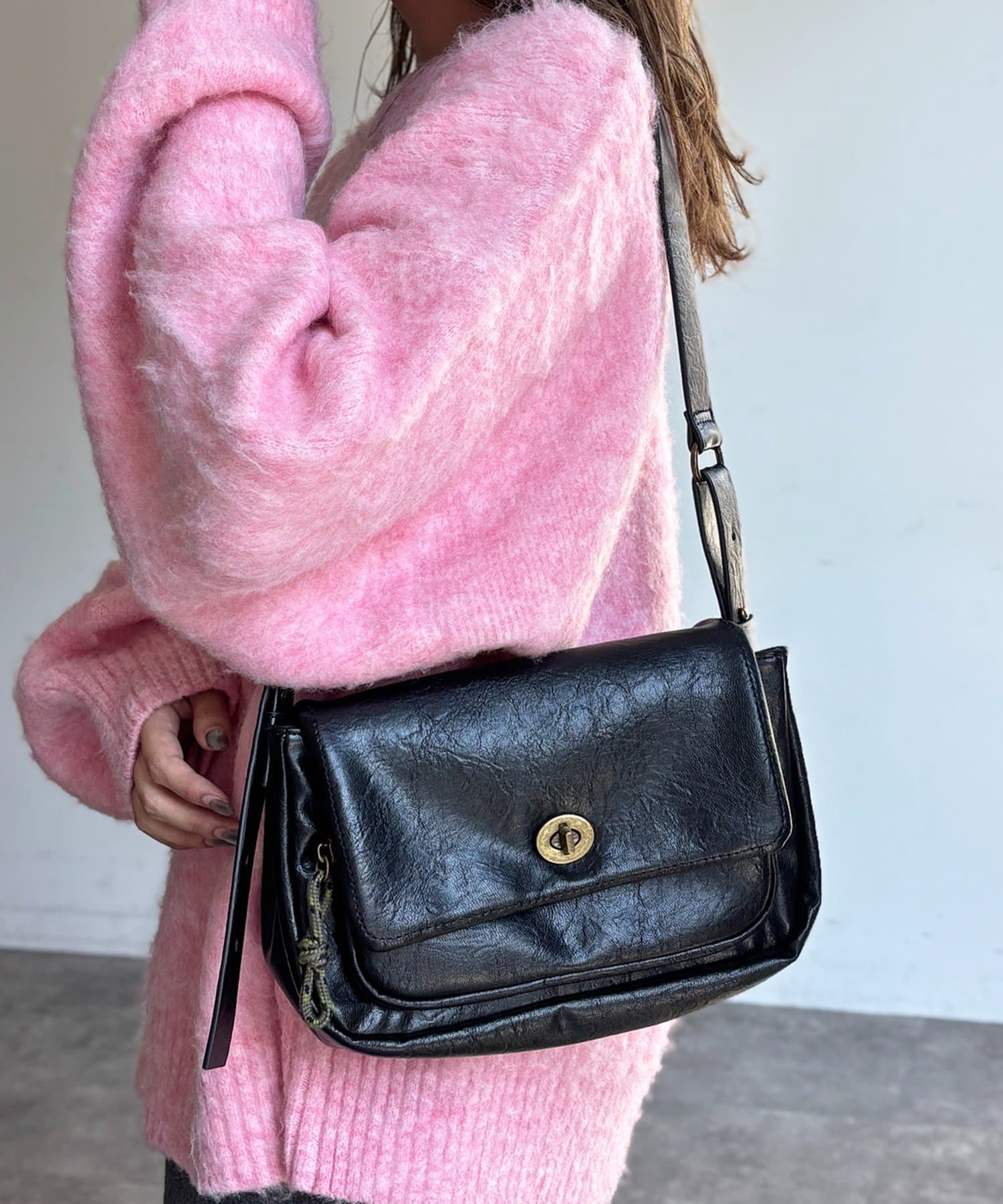 CPCM(シーピーシーエム) ターンロックダブルベルトレザーバッグ