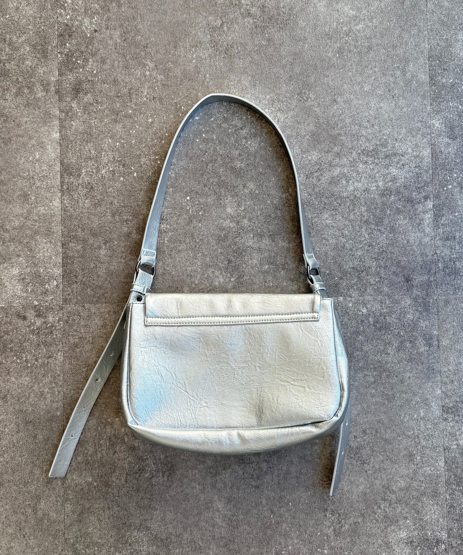 CPCM(シーピーシーエム) ターンロックダブルベルトレザーバッグ