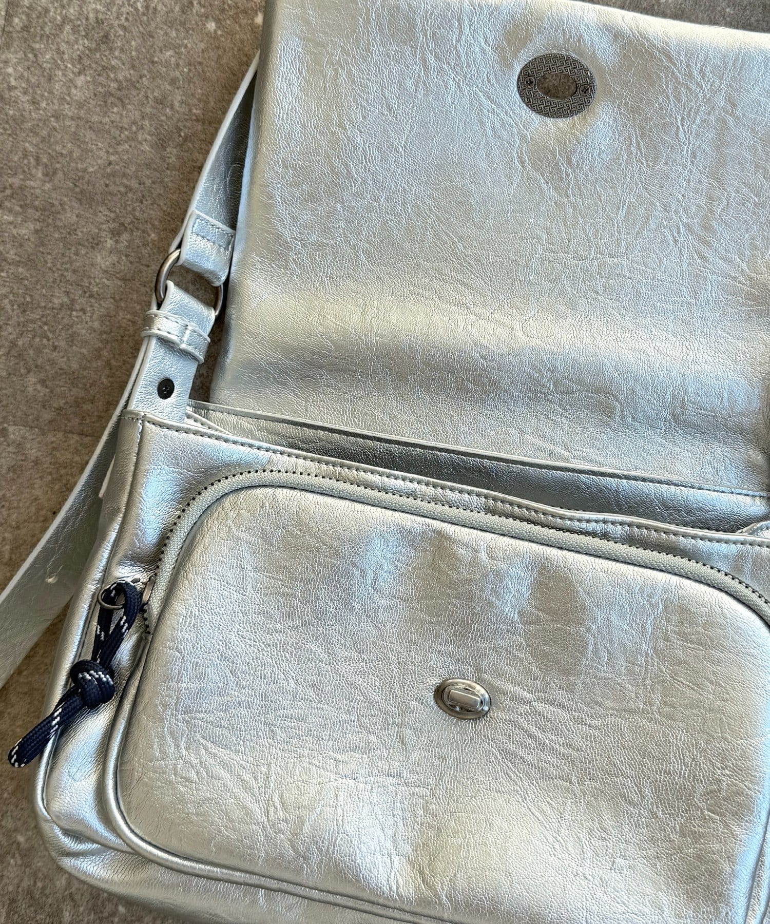 CPCM(シーピーシーエム) ターンロックダブルベルトレザーバッグ